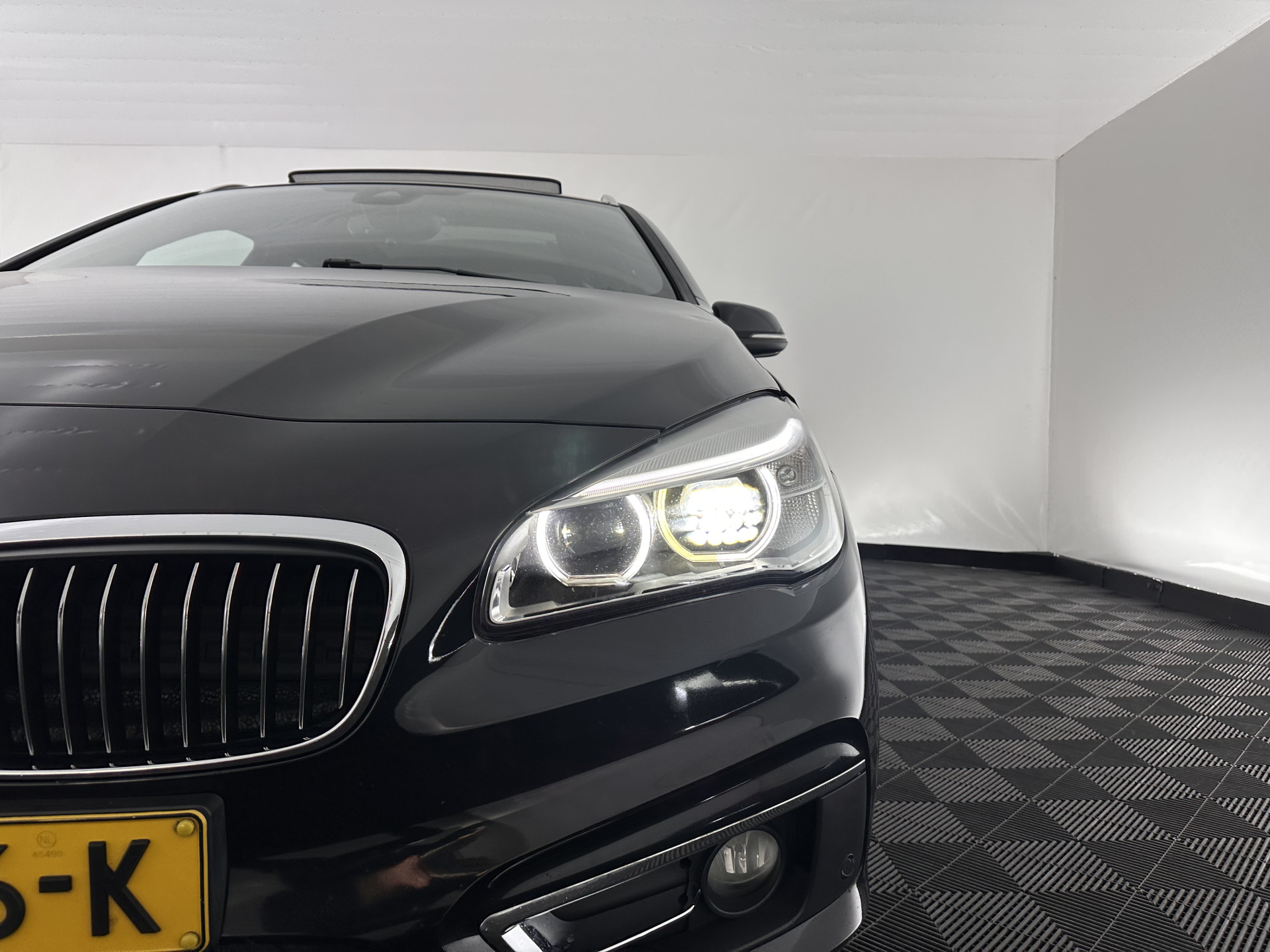 BMW 2-serie Active Tourer 225xeHigh Executive Centennial (Plug-In) Aut. *PANO | LEATHER | FULL-LED | ADAPTIVE-CRUISE | HEATED-SPORTSEATS | NAVI-FULLMAP | HIFI-SOUND | KEYLESS | PRIVACY-GLASS | PDC | TOWBAR | 18''ALU*