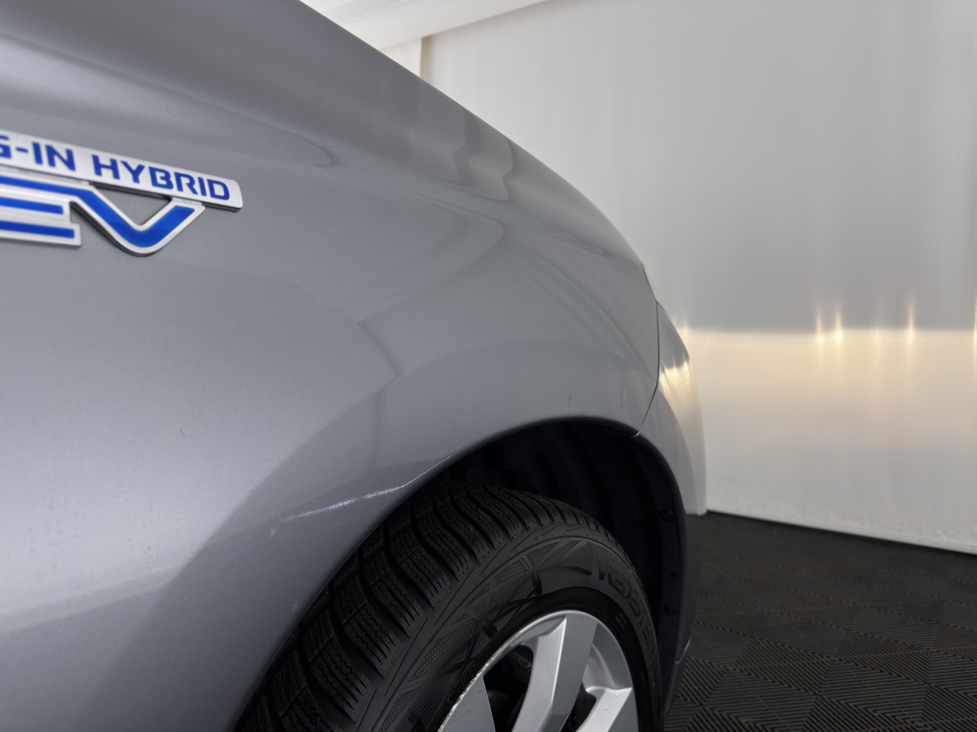 Mitsubishi Outlander 2.0 PHEV Instyle AWD  (Plug-In) (INCL-BTW) Aut *PANO | LEATHER | XENON | NAVI-FULLMAP | KEYLESS | CAMERA | HEATED-COMFORTSEATS | ECC | SHIFT-PADDLES | PDC | CRUISE | PRIVACY-GLASS | DAB | TOWBAR | ROCKFORD-AUDIO |  18"ALU*