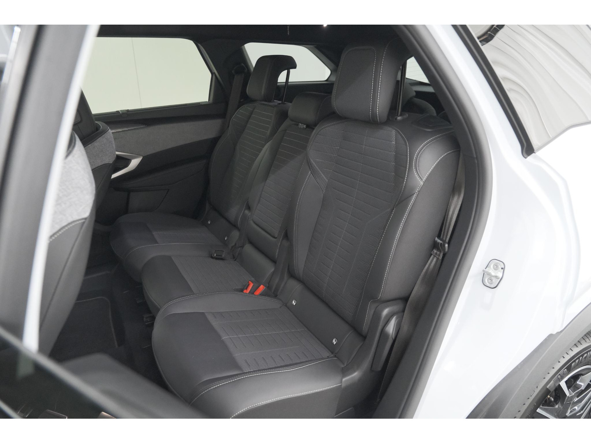 Peugeot 5008 1.2 Hybrid 136 GT 7p | Adaptieve Cruise Control | Camera | Elektrische Kofferklep | Stoelverwarming