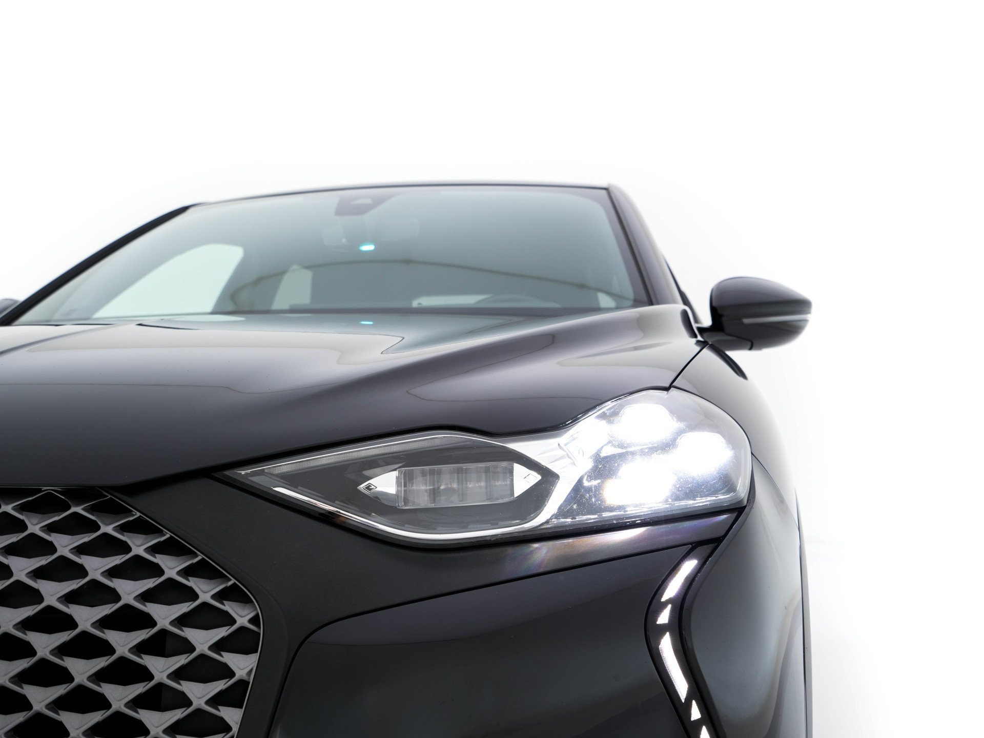 DS 3 Crossback E-Tense Performance Line+ 50 kWh [ 3-Fase ] {SOH-90%} (INCL-BTW) *LEATHER-FABRIC | MATRIX-LED | ADAPTIVE-CRUISE | DIGI-COCKPIT | HEATED-SPORTSEATS | CAMERA | KEYLESS | NAVI-FULLMAP | DAB+ | ECC | PDC | PRIVACY-GLASS | 18''ALU*