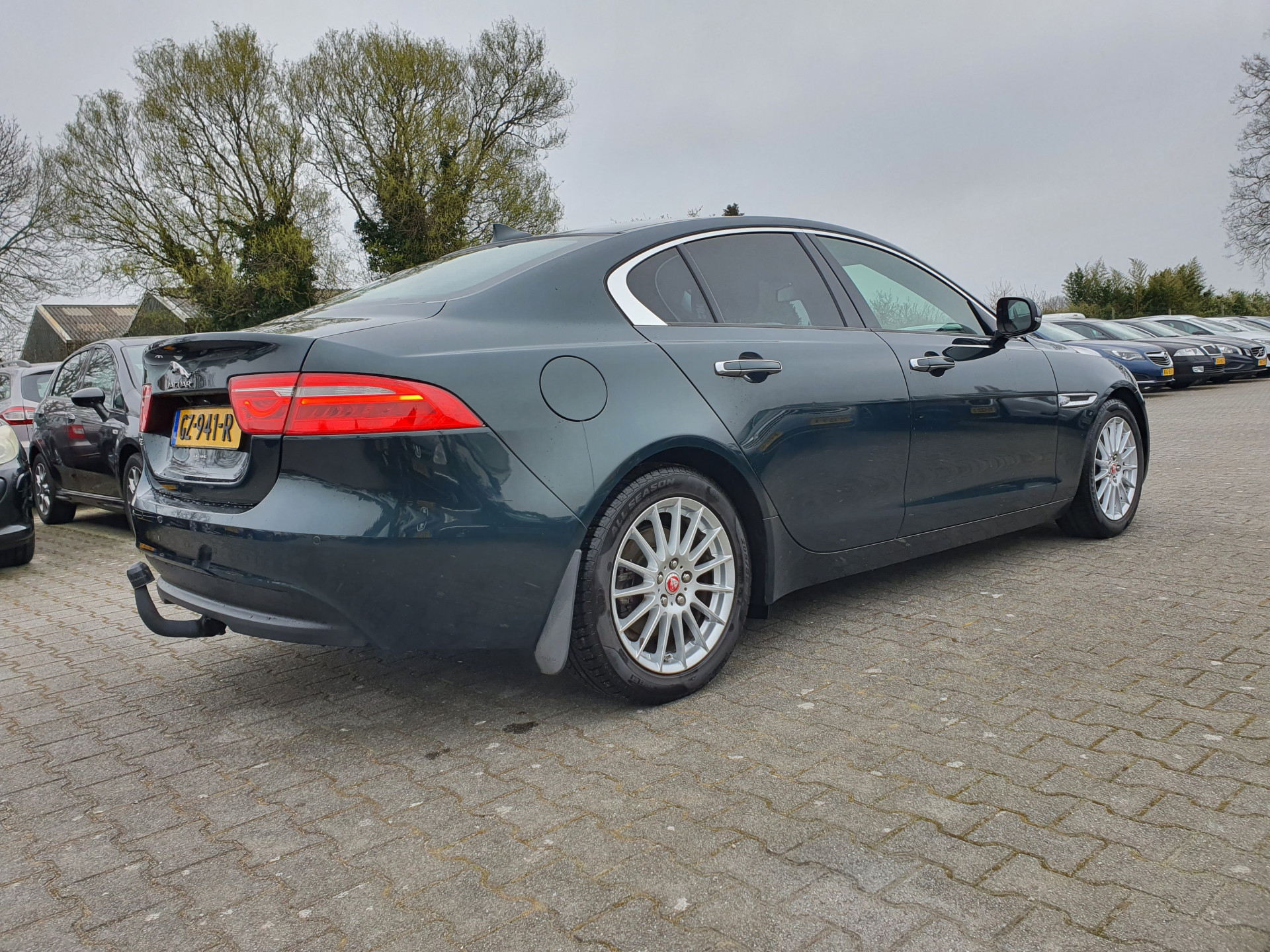 Jaguar XE 2.0 D Prestige ( ⚠️ ) Aut. *NAVI-FULLMAP | CAMERA | ECC | JAGUAR-AUDIO | SHIFT-PADDLES | CRUISE | PDC | LANE-ASSIST | AMBIENT-LIGHT | TOWBAR | COMFORT-SEATS | 17"ALU*