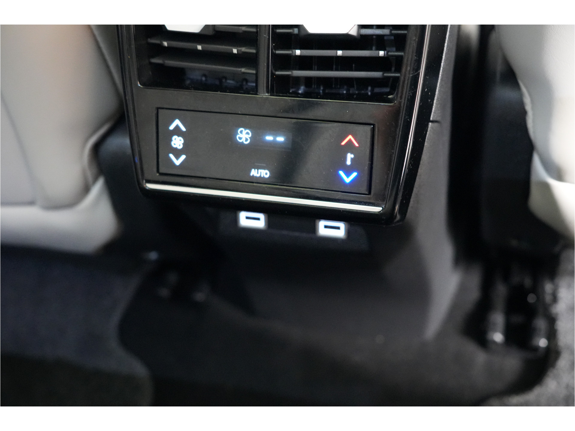 DS 7 E-Tense 4x4 La Première 360 pk PHEV | SOH 96% | Pano | Massage | Nachtzicht | Focal | 360° Cam | Nappa |