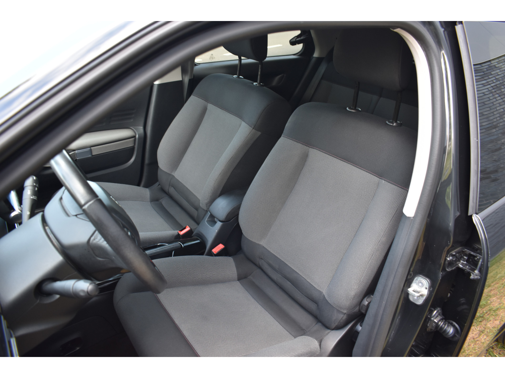 Citroën C4 Cactus 1.2 PureTech Feel Trekhaak Navi Stoelverwarming