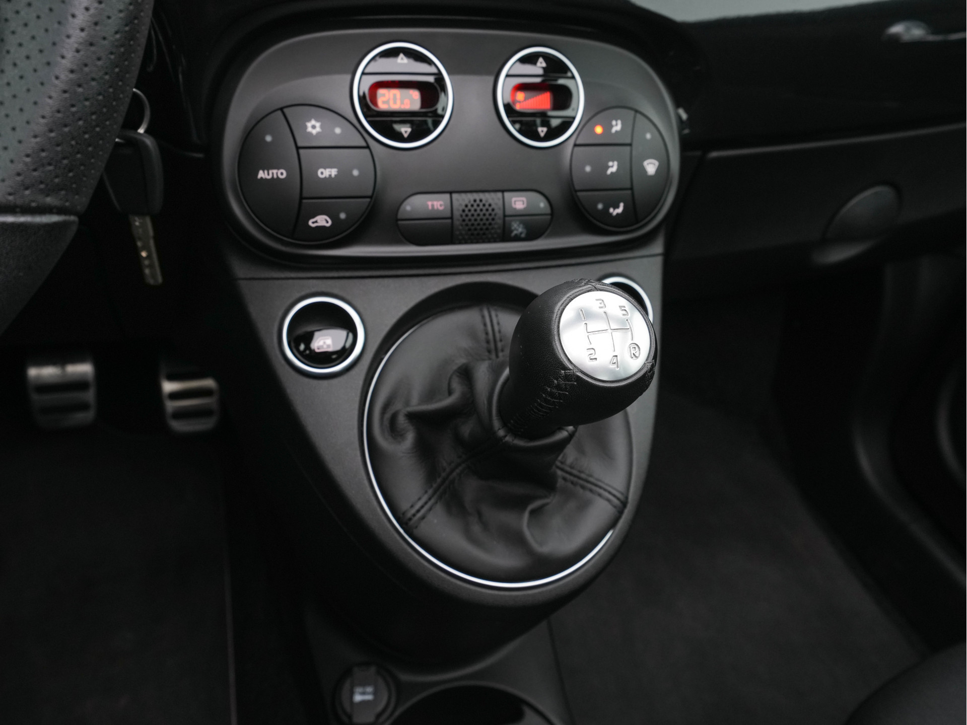 Abarth 500 C 1.4 T-Jet 595 Yamaha Factory Racing Edition Monster [ 1 of 2000 ] (INCL-BTW ) *! POCKET-ROCKET ! | NAVI-FULLMAP | XENON | CARPLAY | SPORT-EXHAUST | DAB | SPORT-SEATS | 17"ALU*