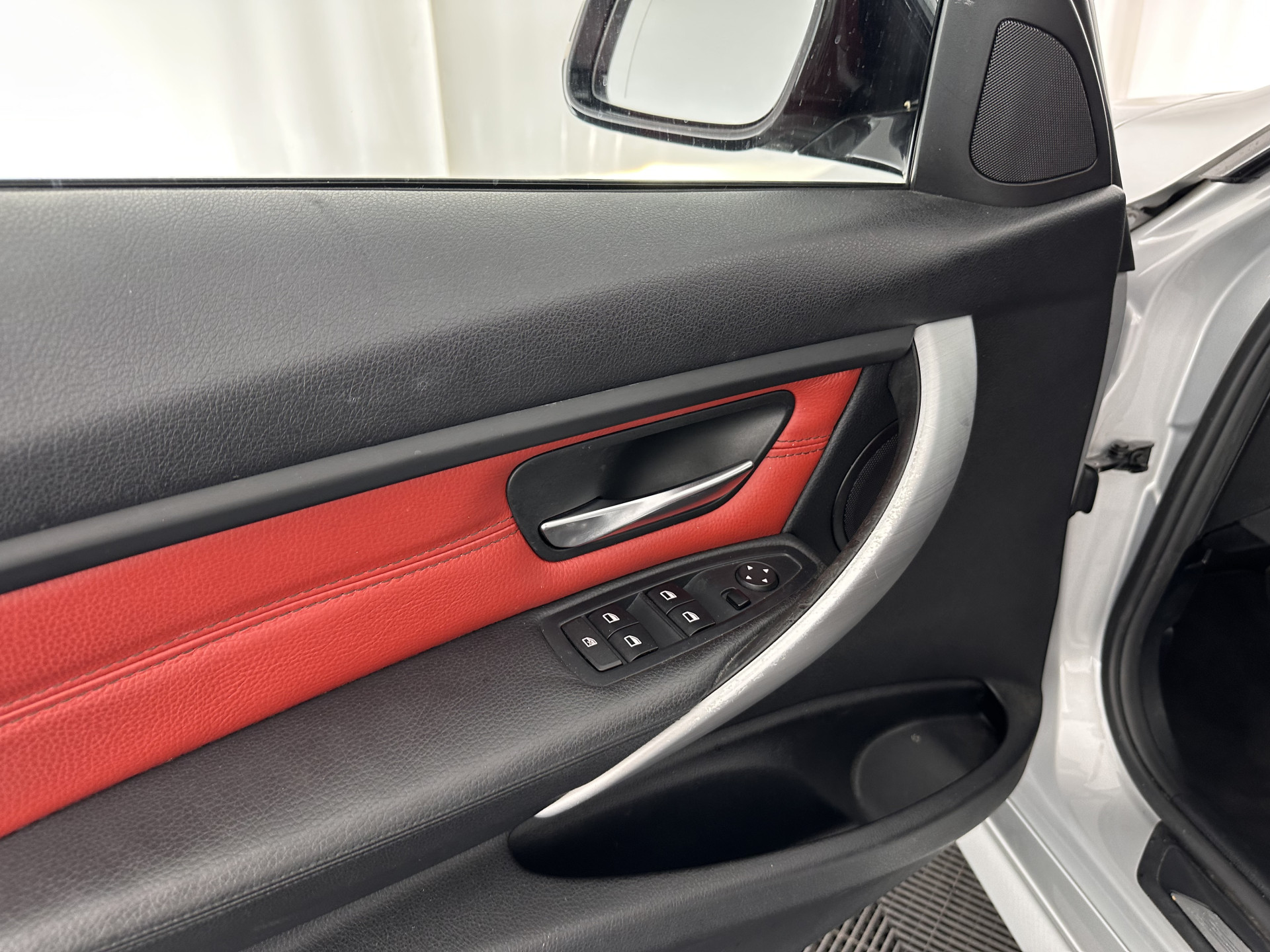 BMW 3-serie 328i High Executive M-Sport-Pack Aut *PANO | LEATHER | BI-XENON | HEATED-SPORTSEATS | SHIFT-PADDLES | HIFI-SOUND | MEMORY-PACK | KEYLESS | NAVI-FULLMAP | ECC | PRIVACY-GLASS | PDC | CRUISE | 19''ALU*