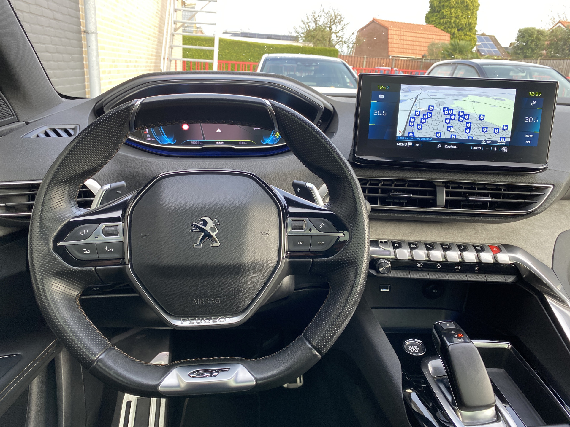 Peugeot 3008 1.6 Plug-in Hybrid 4WD 300 pk GT AUT. | 1e eigenaar | carplay | panoramadak | navigatie | 3D cockpit | 2 laadkabels | BTW