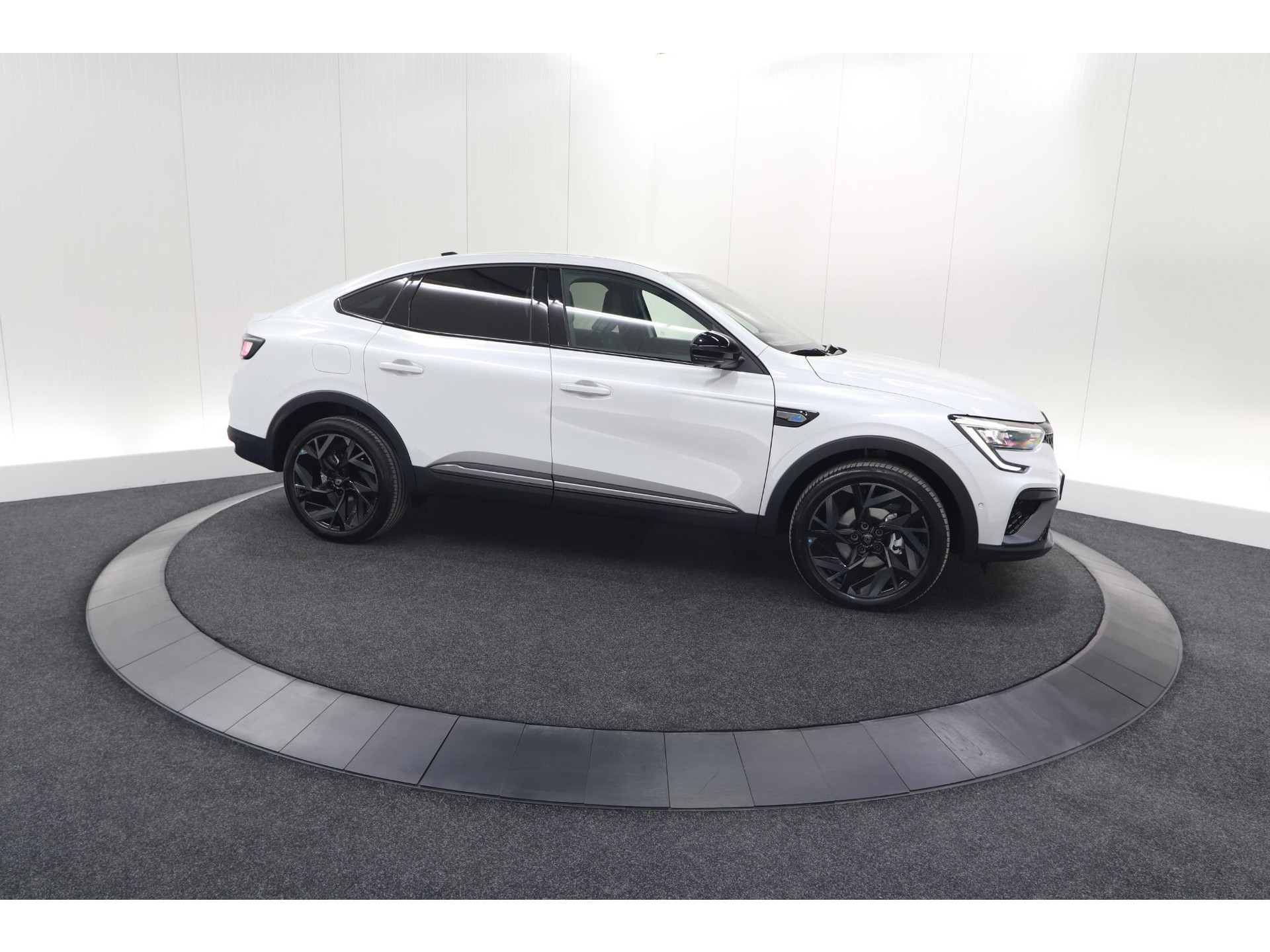 Renault Arkana 1.6 E-Tech hybrid 145 Esprit Alpine | 360 Camera | Adaptieve Cruise Control | Pack Winter | Dodehoekdetectie