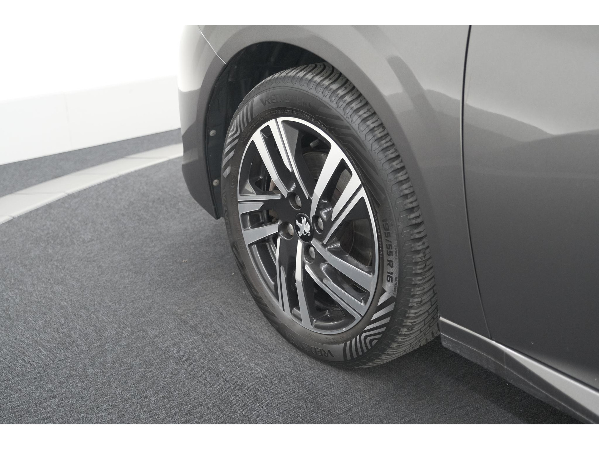 Peugeot 208 PureTech 100 Allure Pack | Parkeersensoren | Apple Carplay | Stoelverwarming