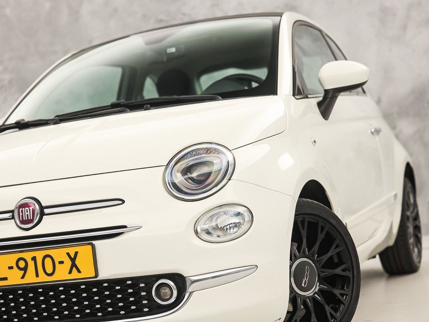 Fiat 500 0.9 TwinAir Turbo Lounge (PANORAMADAK, VIRTUAL COCKPIT, NAVIGATIE, CLIMATE, PARKEERSENSOREN, SPORTSTOELEN, CRUISE, LM VELGEN, NIEUWE APK, NIEUWSTAAT)