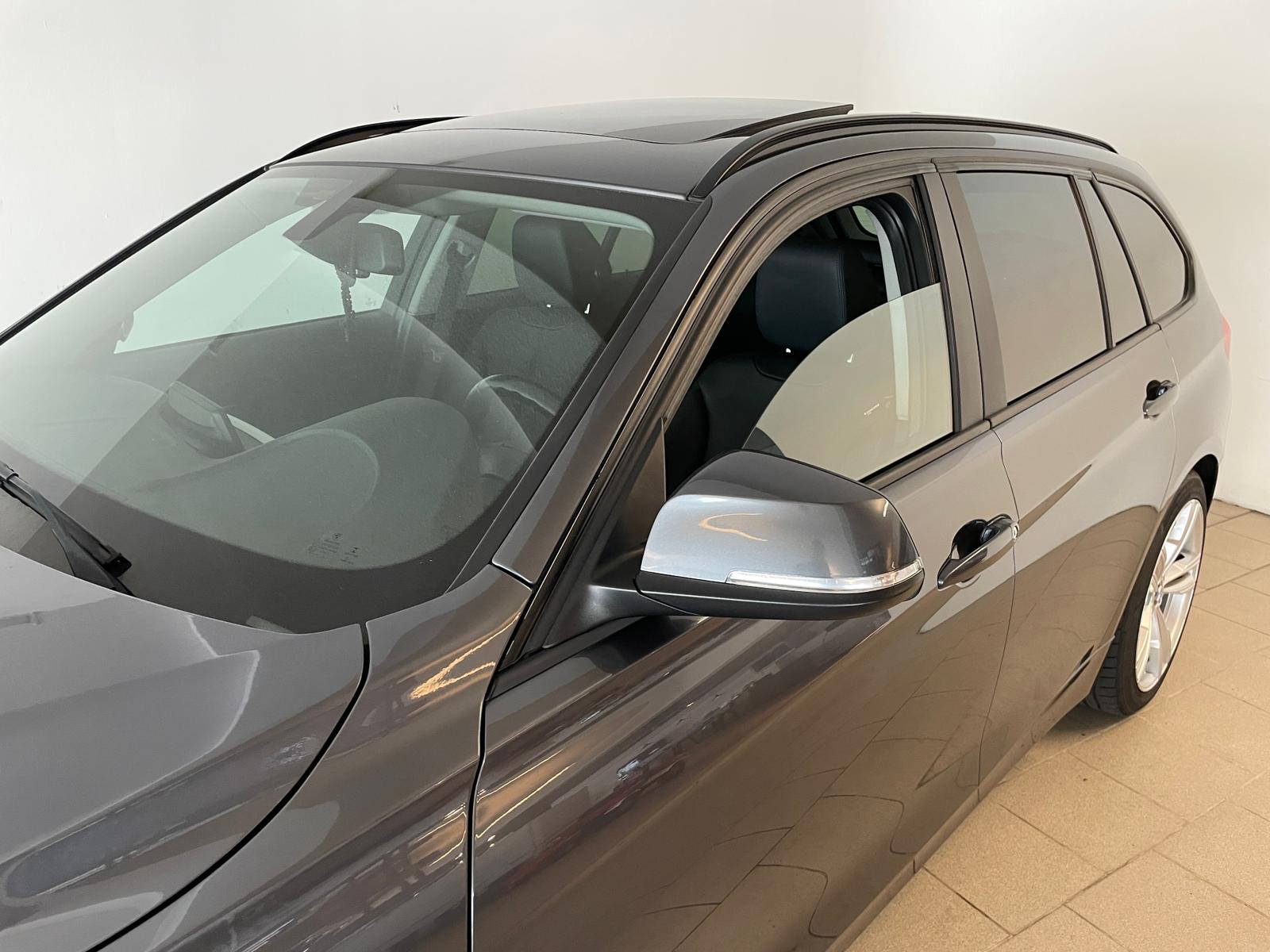 BMW 3-serie Touring 318d xDrive Executive PANORAMADAK AIRCO NAVI CRUISE BLUEOOTH ELEK RAMEN CENT VERG KEURIGE AUTO