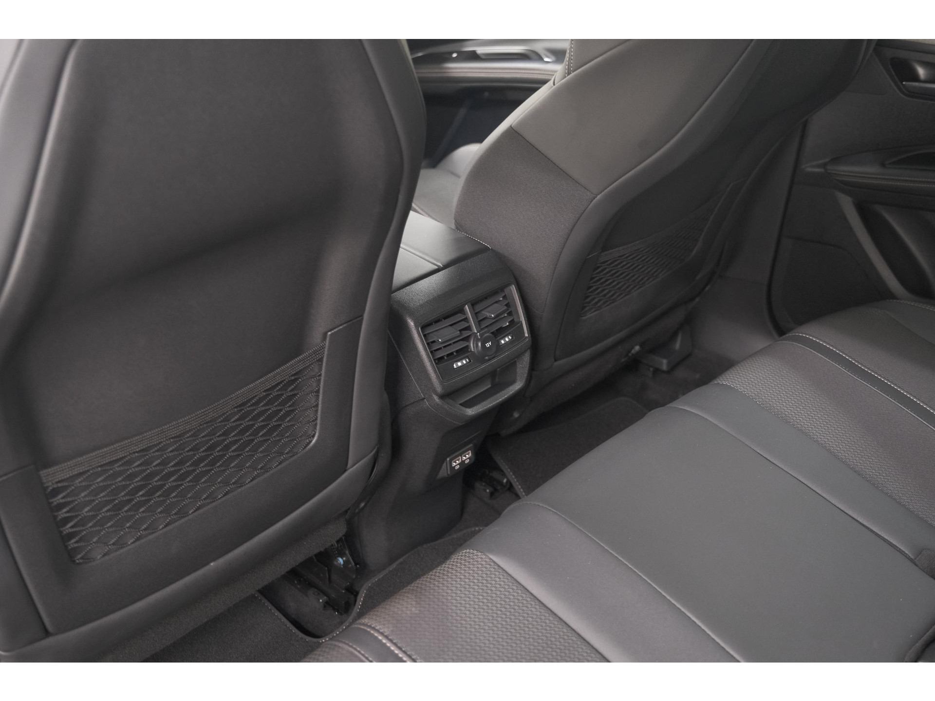 Peugeot 3008 PureTech 130 EAT8 GT | Adaptieve Cruise Control | Camera | Navigatie | Apple Carplay