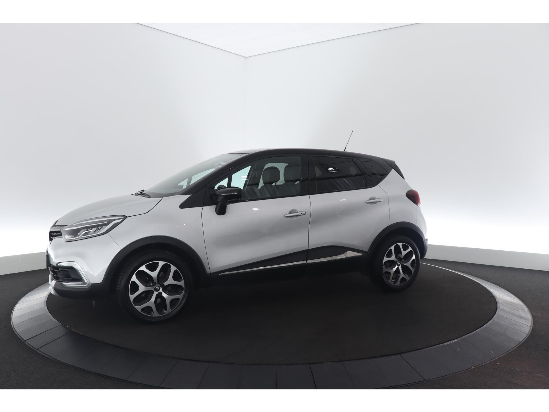 Renault Captur 1.3 TCe Intens | Trekhaak afneembaar | Navigatie | Parkeersensoren