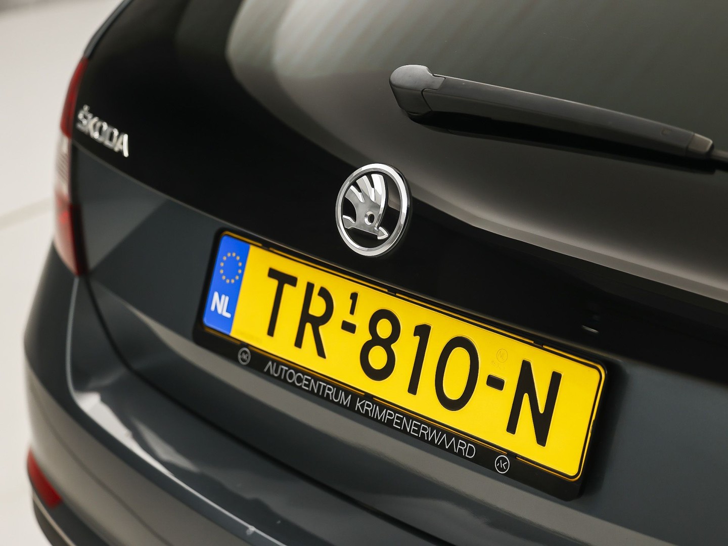 Škoda Rapid Spaceback 1.0 TSI Sport Automaat (PANORAMADAK, NAVIGATIE, CLIMATE, STOELVERWARMING, SPORTSTOELEN, GETINT GLAS, CRUISE, PARKEERSENSOREN, NIEUWSTAAT)