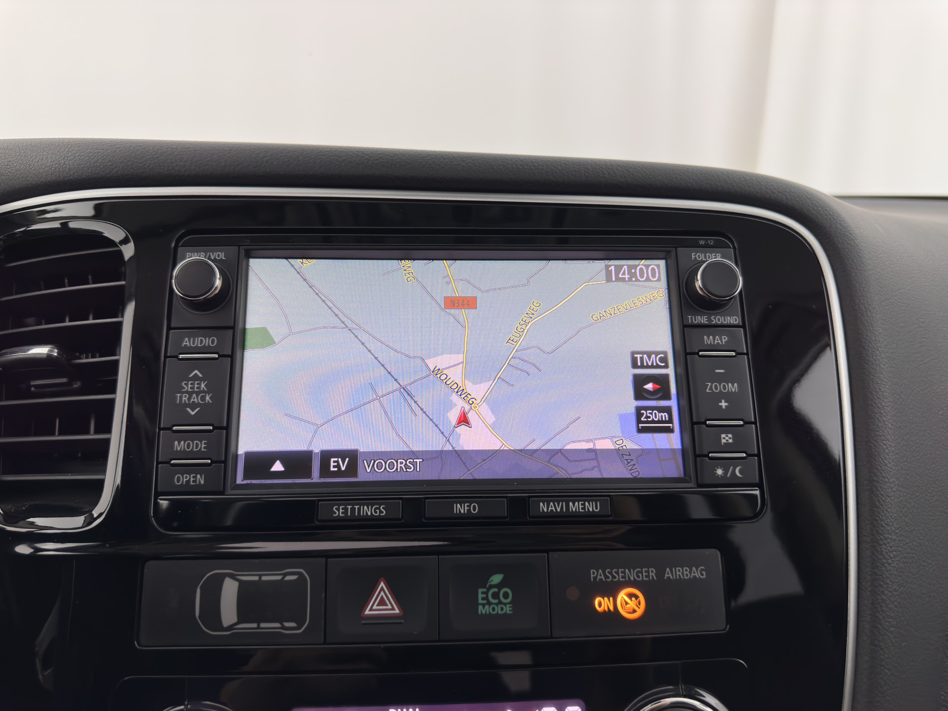 Mitsubishi Outlander 2.0 PHEV Instyle+ (Plug-In) Aut.* FULL-LEATHER | XENON | NAVI-FULLMAP | KEYLESS | CAMERA | HEATED-COMFORTSEATS | ECC | SHIFT-PADDELS | PDC | CRUISE | DAB | TOWBAR | PRIVACY-GLASS | LANE-ASSIST | 18'' ALU*