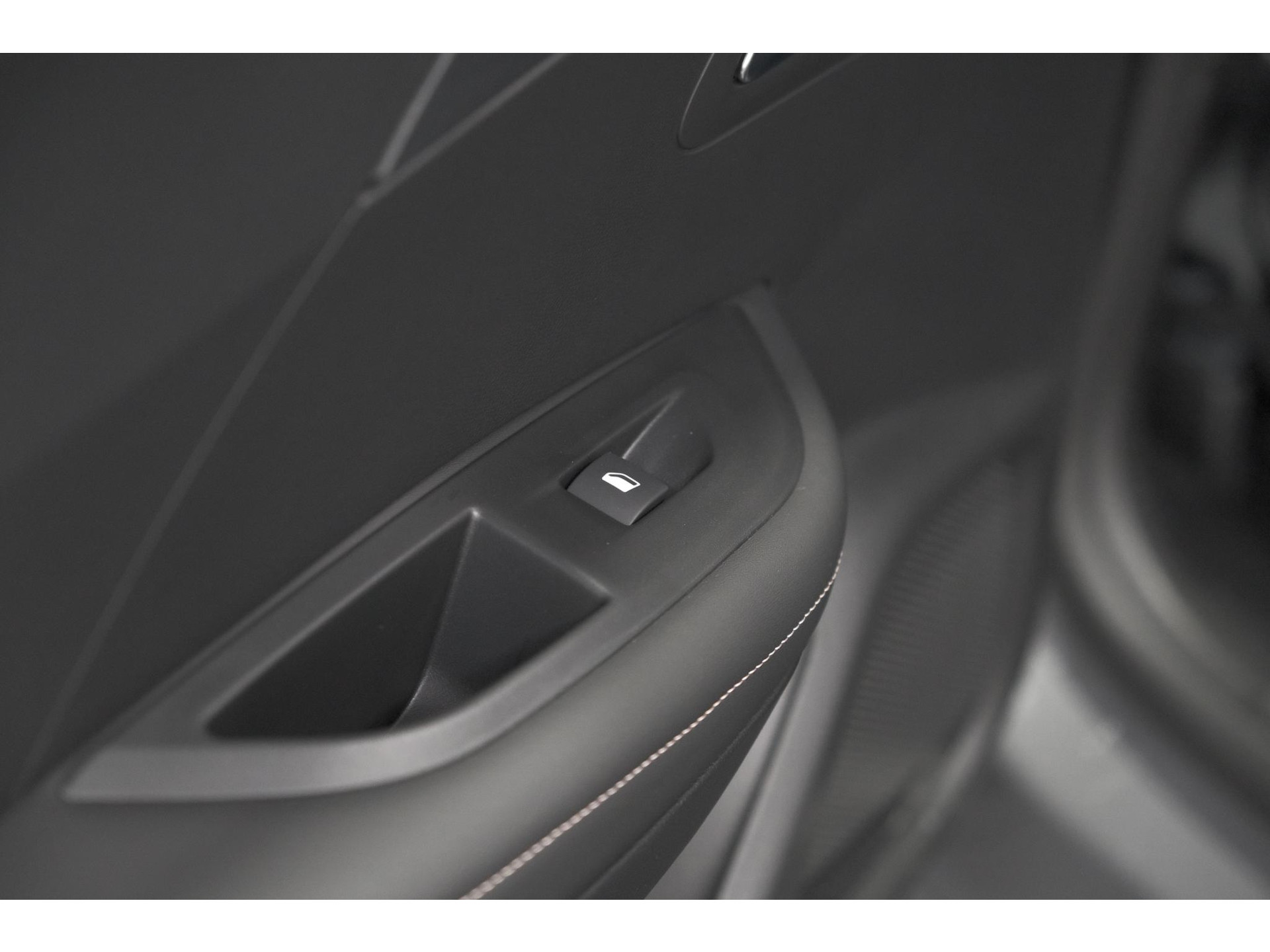 Peugeot e-2008 EV Allure 54 kWh | 360 Camera | Adaptieve Cruise Control | Warmtepomp