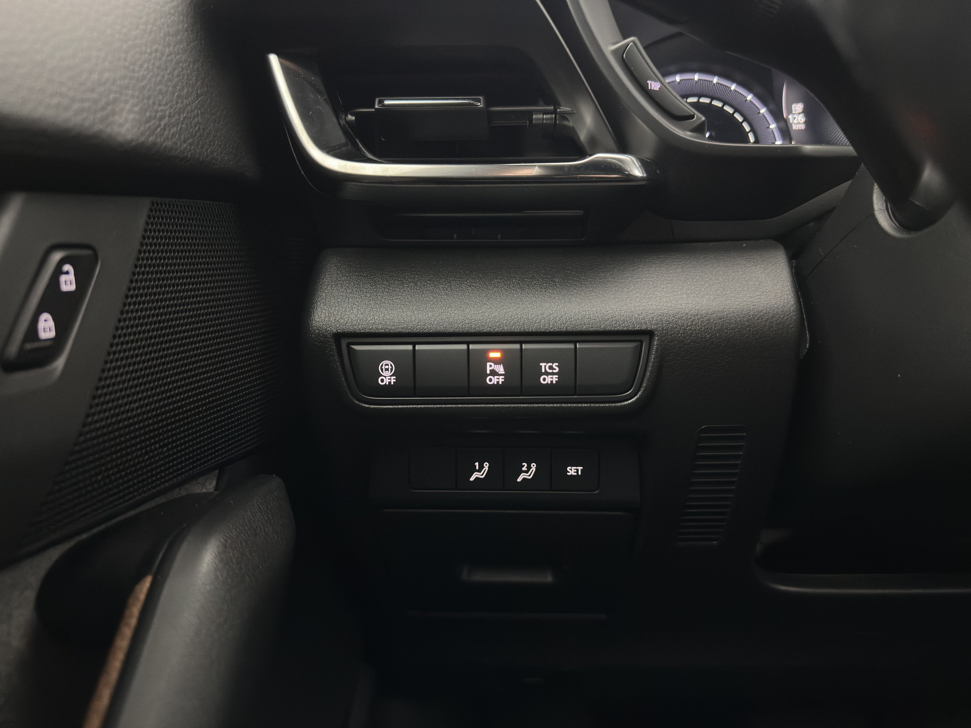 Mazda MX-30 e-SkyActiv 145 First Edition 36 kWh {SOH-92%} (INCL-BTW) Aut.*LEATHER-MICROFIBRE | FULL-LED | NAVI-FULLMAP | KEYLESS | BLIND-SPOT |  ADAPTIVE-CRUISE | HEAD-UP | CAMERA | DIGI-COCKPIT | MEMORY-PACK | SHIFT-PADDLES | 18"ALU*