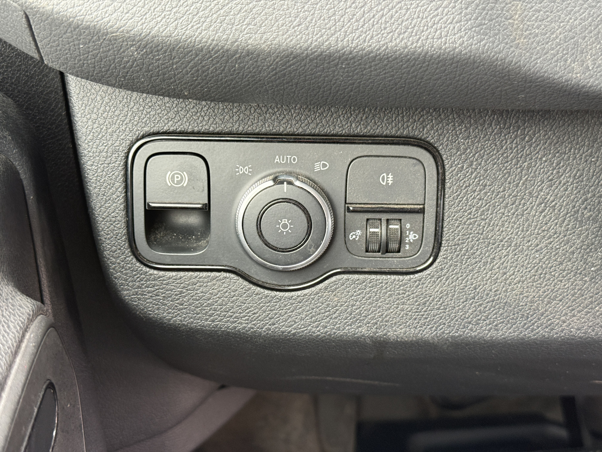 Mercedes-Benz eSprinter 312 55 kWh L2H2 Elektrisch 168 km WLTP 80kw Snelladen StoelverwarmingClimate Control