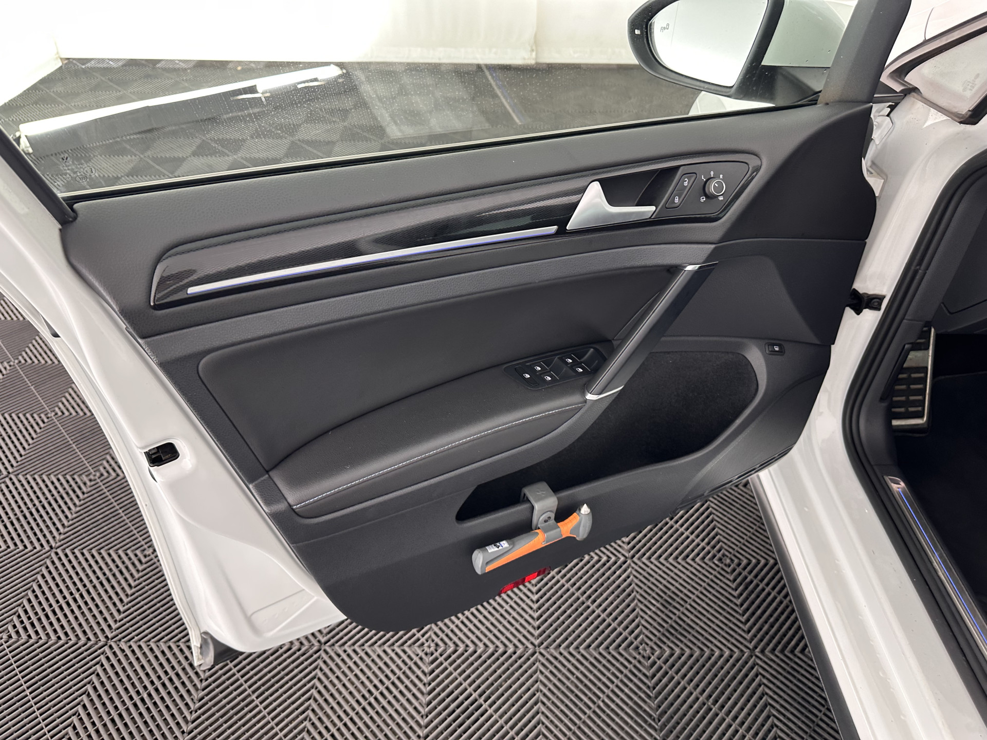 Volkswagen Golf 1.4 TSI GTE Executive-Plus-Pack Aut. *PANO | FULL-LED | LEATHER | LANE-ASSIST | BLIND-SPOT | ADAPTIVE-CRUISE | CAMERA | DAB | NAVI-FULLMAP | ECC | SHIFT-PADDLES | PDC | HEATED-SPORTSEATS | PRIVACY-GLASS | 18"ALU*