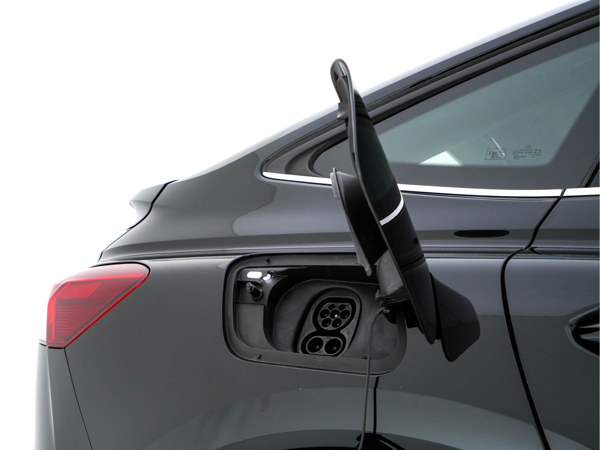 Audi Q4 Sportback e-tron 40 S-Line Edition 77 kWh [ 3-Fase ] {SOH-92%} (INCL-BTW) *HEAT-PUMP | LEATHER-FABRIC | MATRIX-LED | ADAPTIVE-CRUISE | AMBIENT-LIGHT | DIGI-COCKPIT | AUDI-SOUND | DAB+ | KEYLESS | SHIFT-PADDLES | CAMERA | HEATED-SPORTSEATS | 20''AL