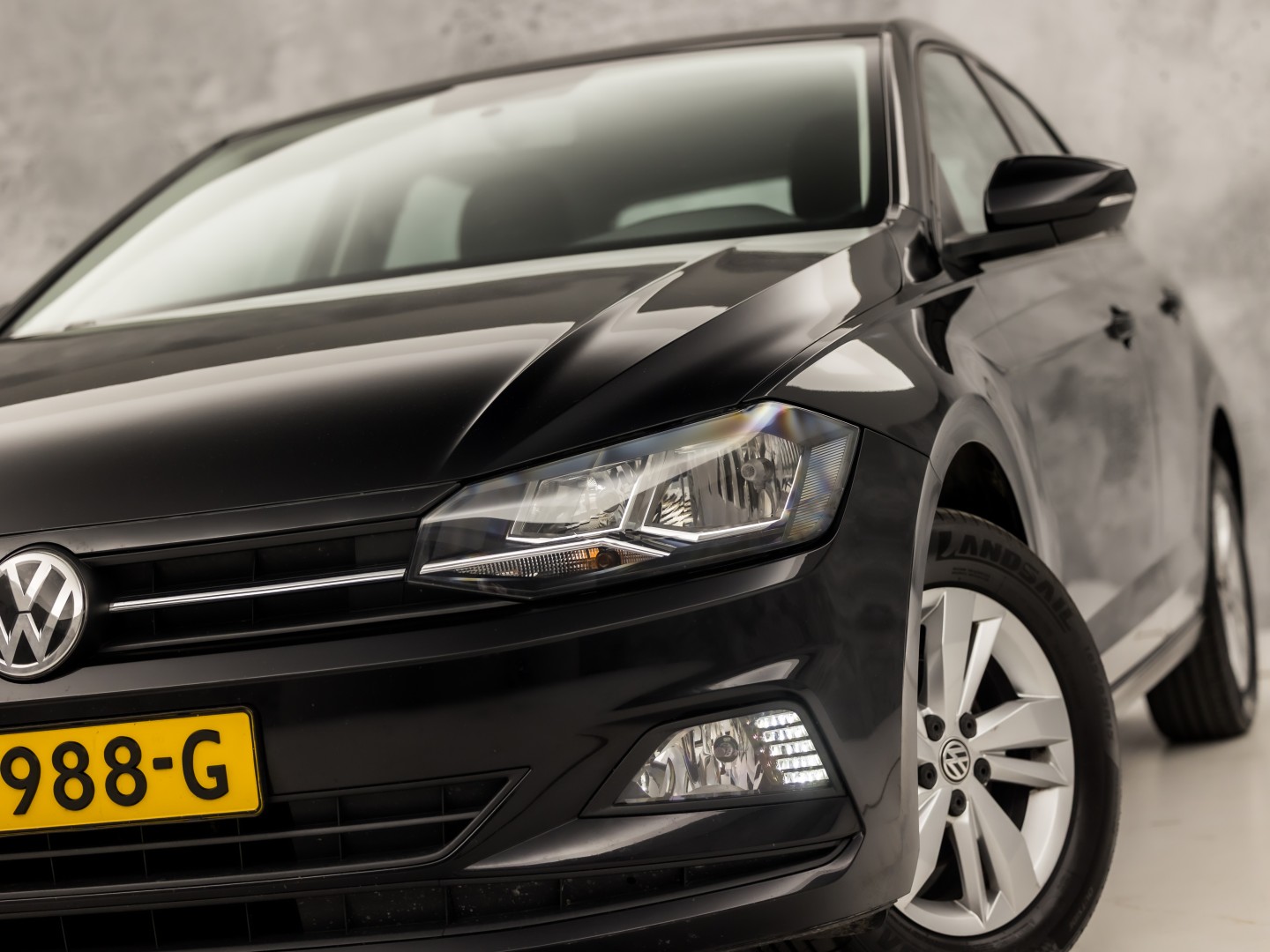 Volkswagen Polo 1.0 TSI Sportline (APPLE CARPLAY, GROOT NAVI, GETINT GLAS, LM VELGEN, SPORTSTOELEN, ADAPTIVE CRUISE, NIEUWSTAAT)