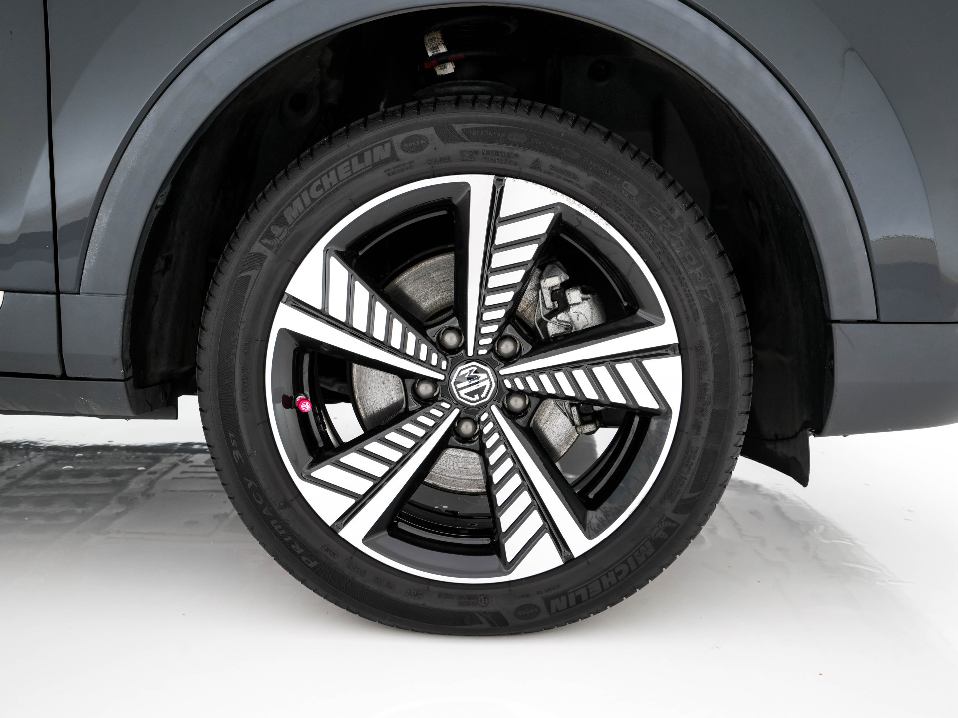 MG ZS EV Luxury 45 kWh (INCL-BTW) Aut. *PANO | LEATHER | CCS-FASTLOADER | KEYLESS | NAVI-FULLMAP | ADAPTIVE-CRUISE | CAMERA | HEATED-SPORTSEATS | CARPLAY | BLINDSPOT | DAB | LANE-ASSIST | 17''ALU*