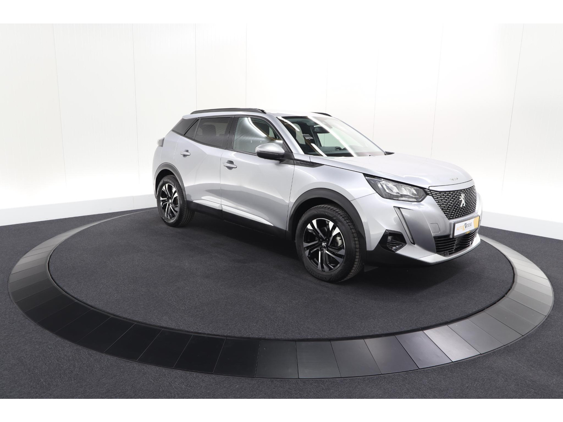 Peugeot e-2008 EV Allure 50 kWh | SOH=96.7 % | 3 Fase Laadfunctie | Camera | Navigatie | Parkeersensoren | Apple Carplay