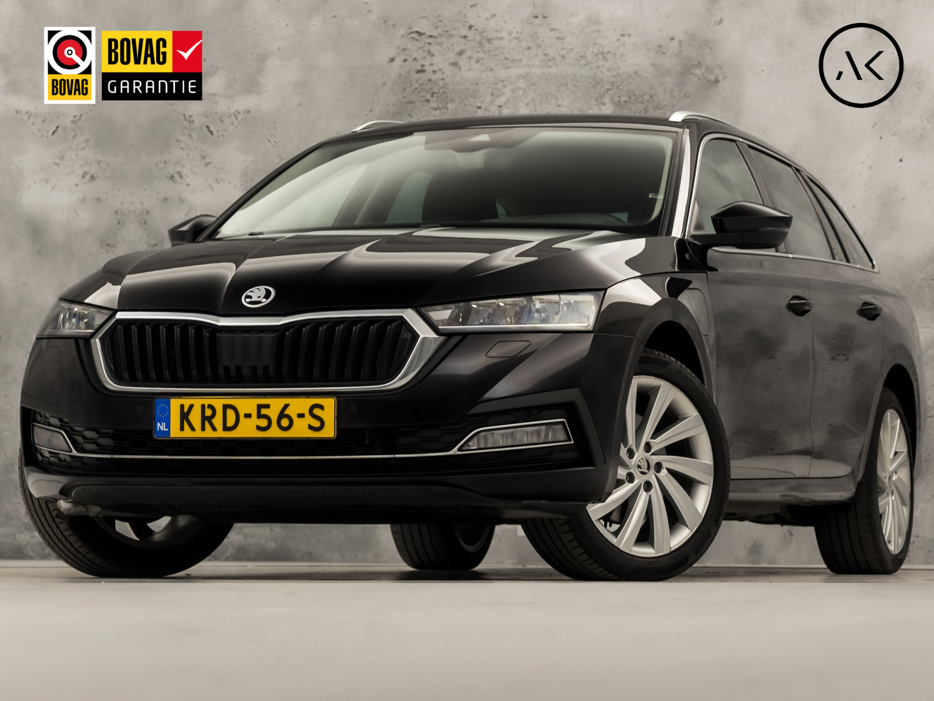 ŠKODA Octavia Combi 1.4 TSI iV PHEV Sport 218Pk Automaat (VIRTUAL COCKPIT, APPLE CARPLAY, GROOT NAVI, CAMERA, STOELVERWARMING, SPORTSTOELEN, GETINT GLAS, CRUISE, NIEUWE APK, NIEUWSTAAT)