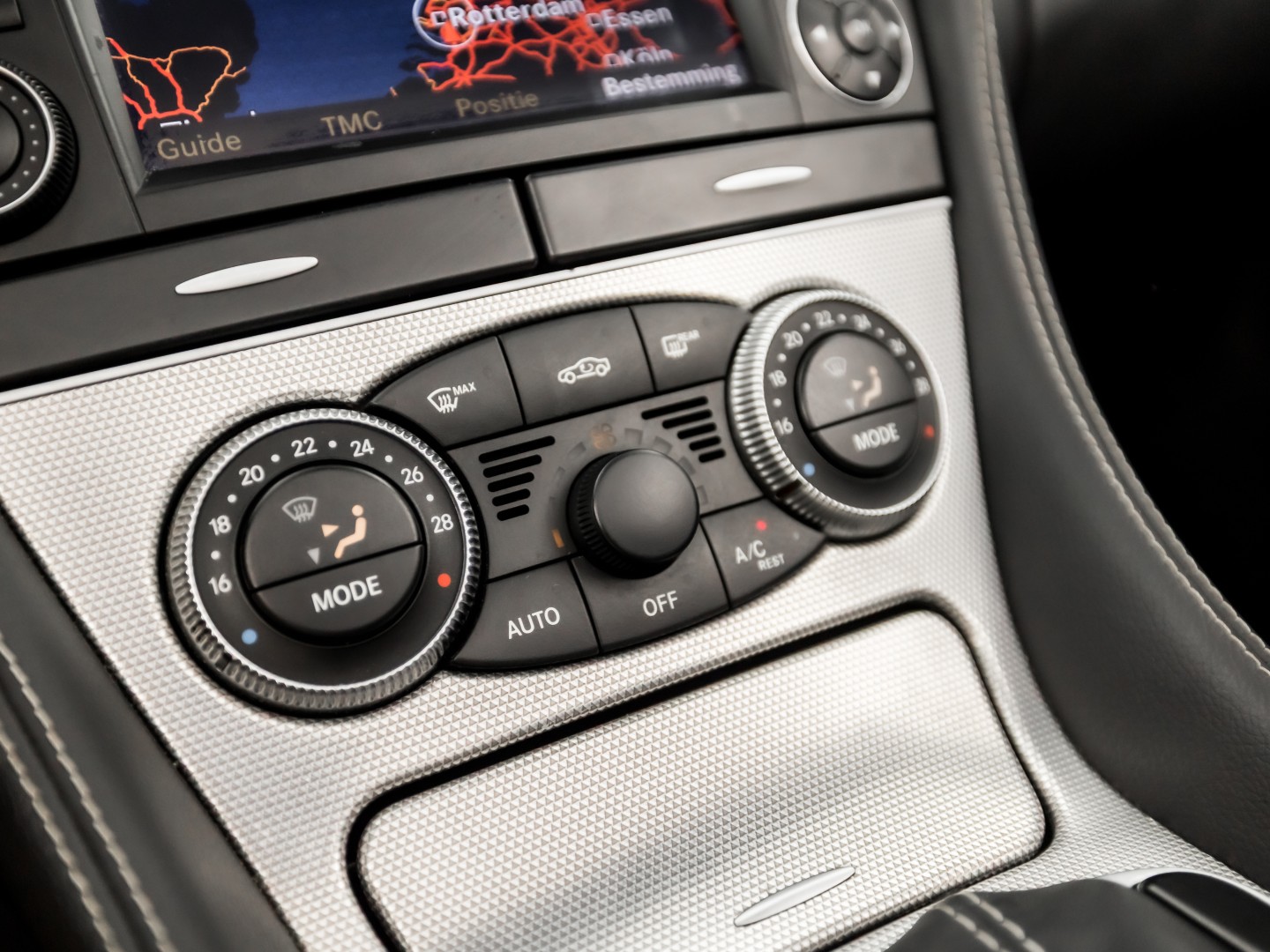 Mercedes-Benz SL-Klasse 280 AMG Sport 232Pk Automaat (NAVIGATIE, ORG. NL, LEDER, MEMORY SEATS, STOELVERWARMING, CRUISE, XENON, NIEUWE APK, NIEUWSTAAT)