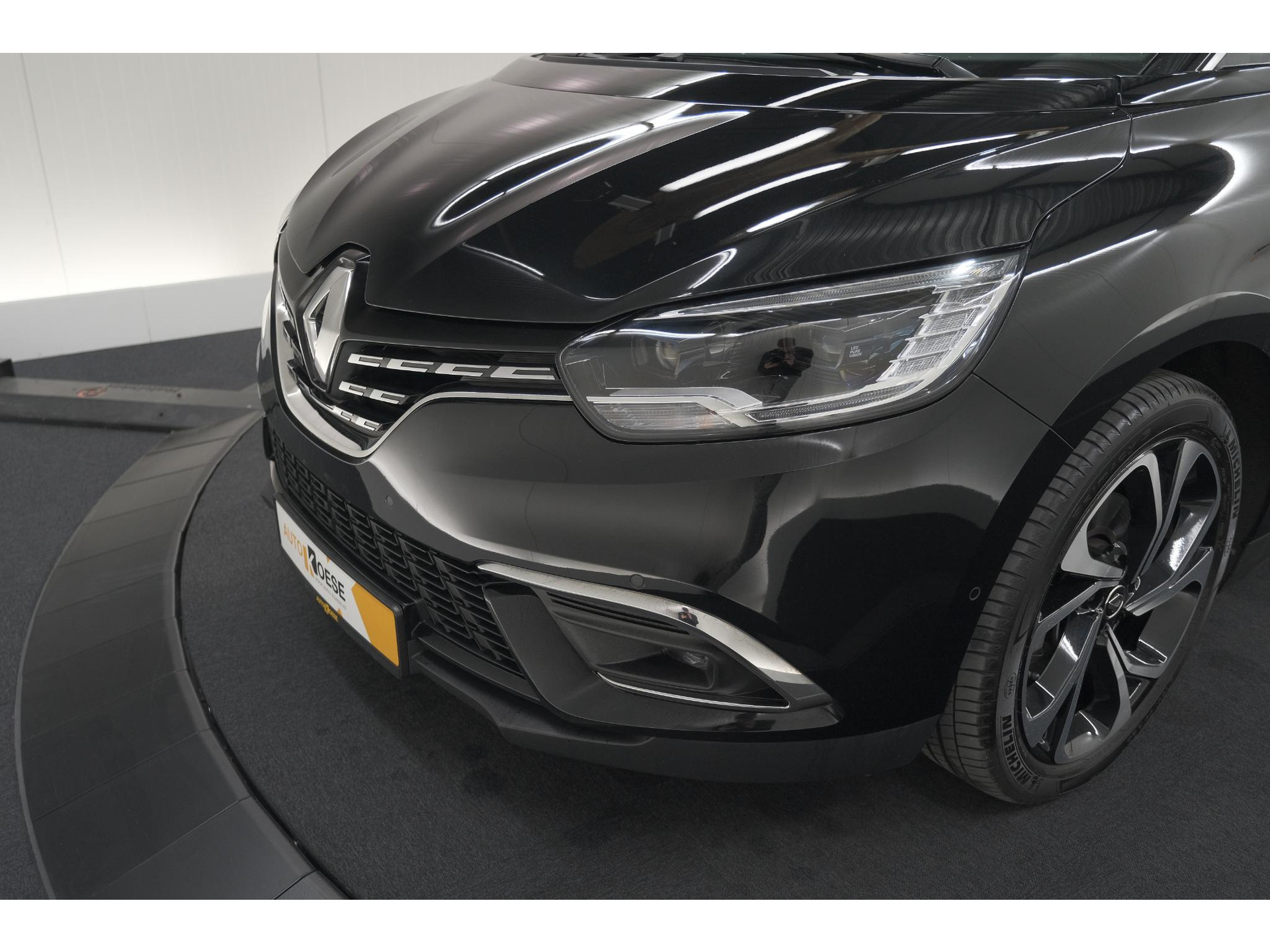 Renault Scénic TCE 160 EDC Black Edition | Trekhaak | Adaptieve Cruise Control | BOSE Premium Audio | Panoramadak
