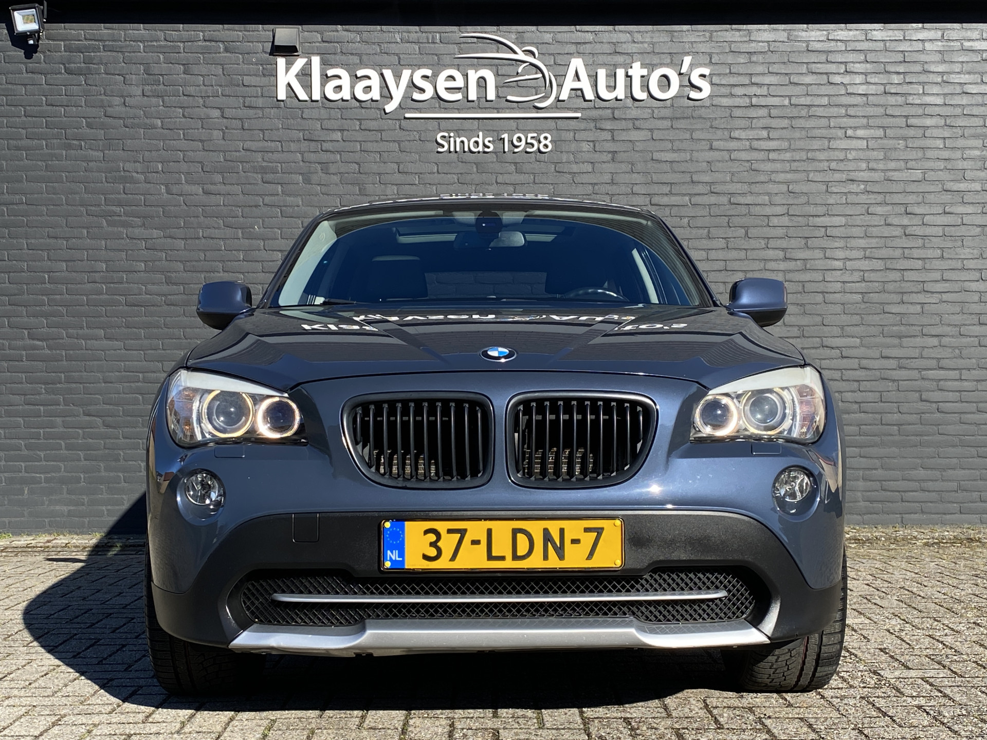 BMW X1 sDrive18i Executive AUT. | navigatie | panoramadak | sportstoelen | xenon verlichting | lichtmetalen velgen 18 inch