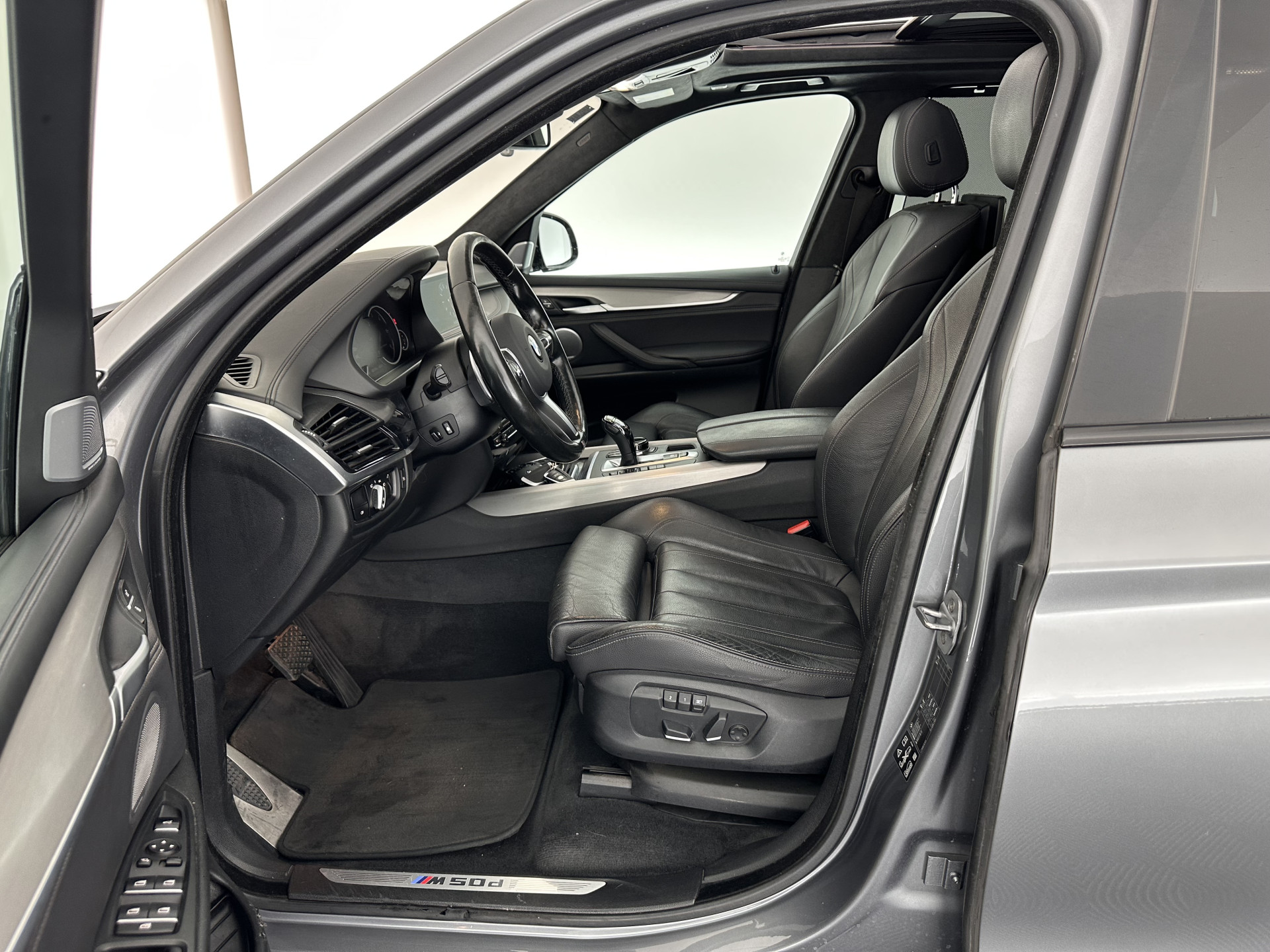BMW X5 M50d M-Sportpack Aut. *PANO | HEAD-UP | LUXURY-LEATHER | ADAPTIVE-CRUISE | SOFT-CLOSE | BANG&OLUFSEN | TOP-VIEW | BLINDSPOT | NIGHT-VISION | MEMORY-PACK | DIGI-COCKPIT | HEATED-COMFORTSEATS | NAVI-FULLMAP |