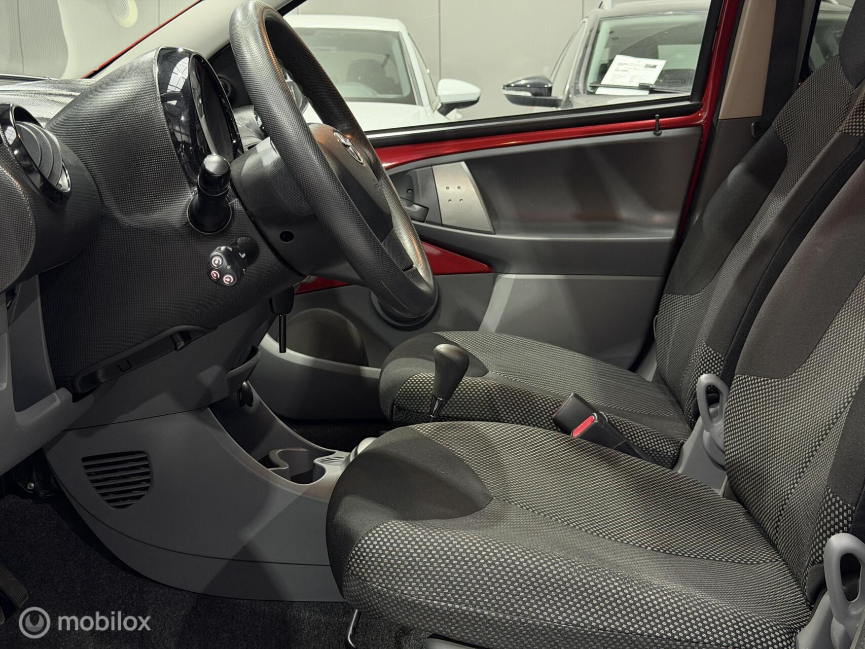 Toyota Aygo 1.0-12v Aspiration Red Navigator|Automaat|NAP|Navi