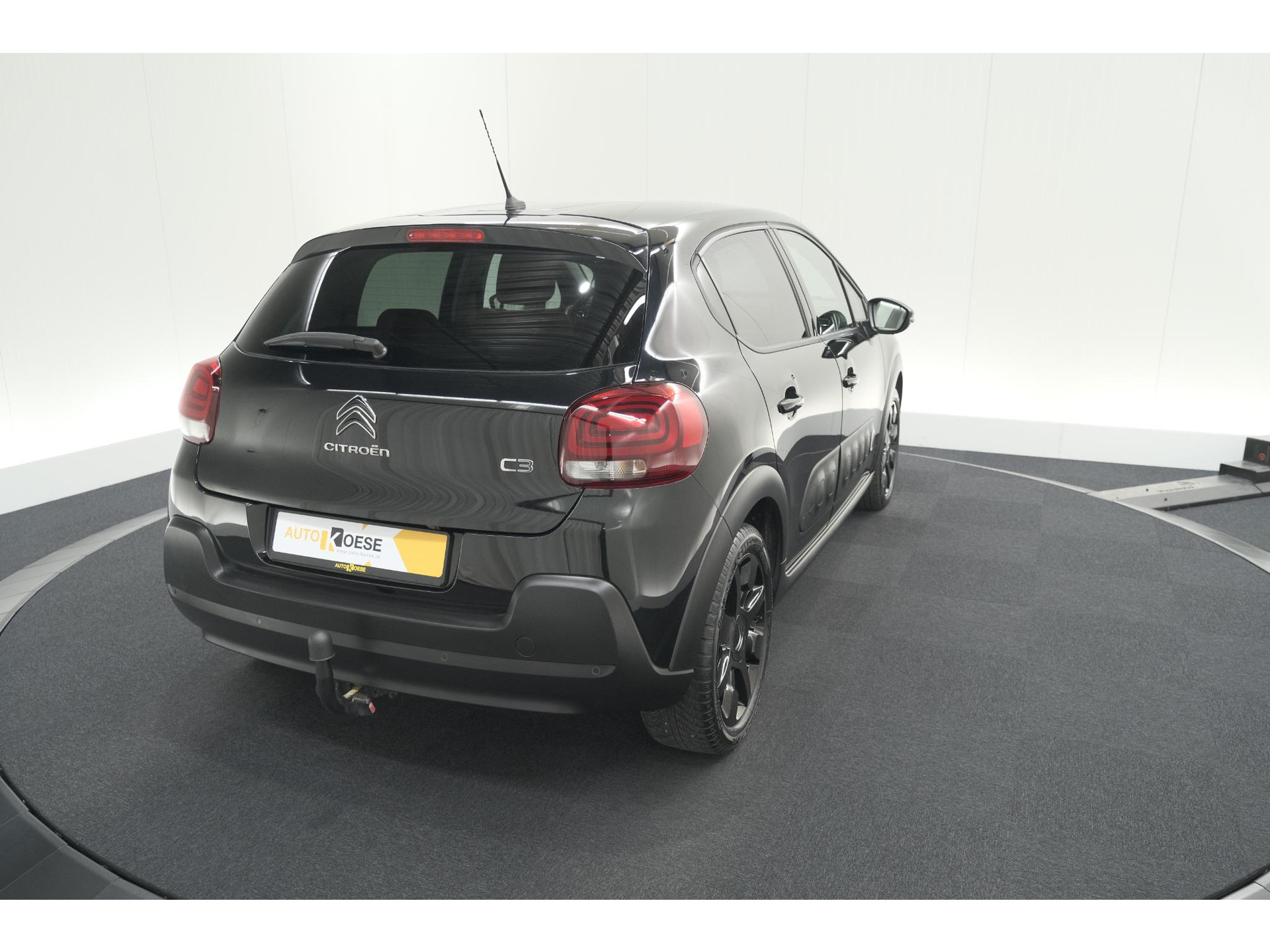 Citroen C3 PureTech 110 S&S Shine | Trekhaak | Parkeersensoren | Navigatie | Apple Carplay