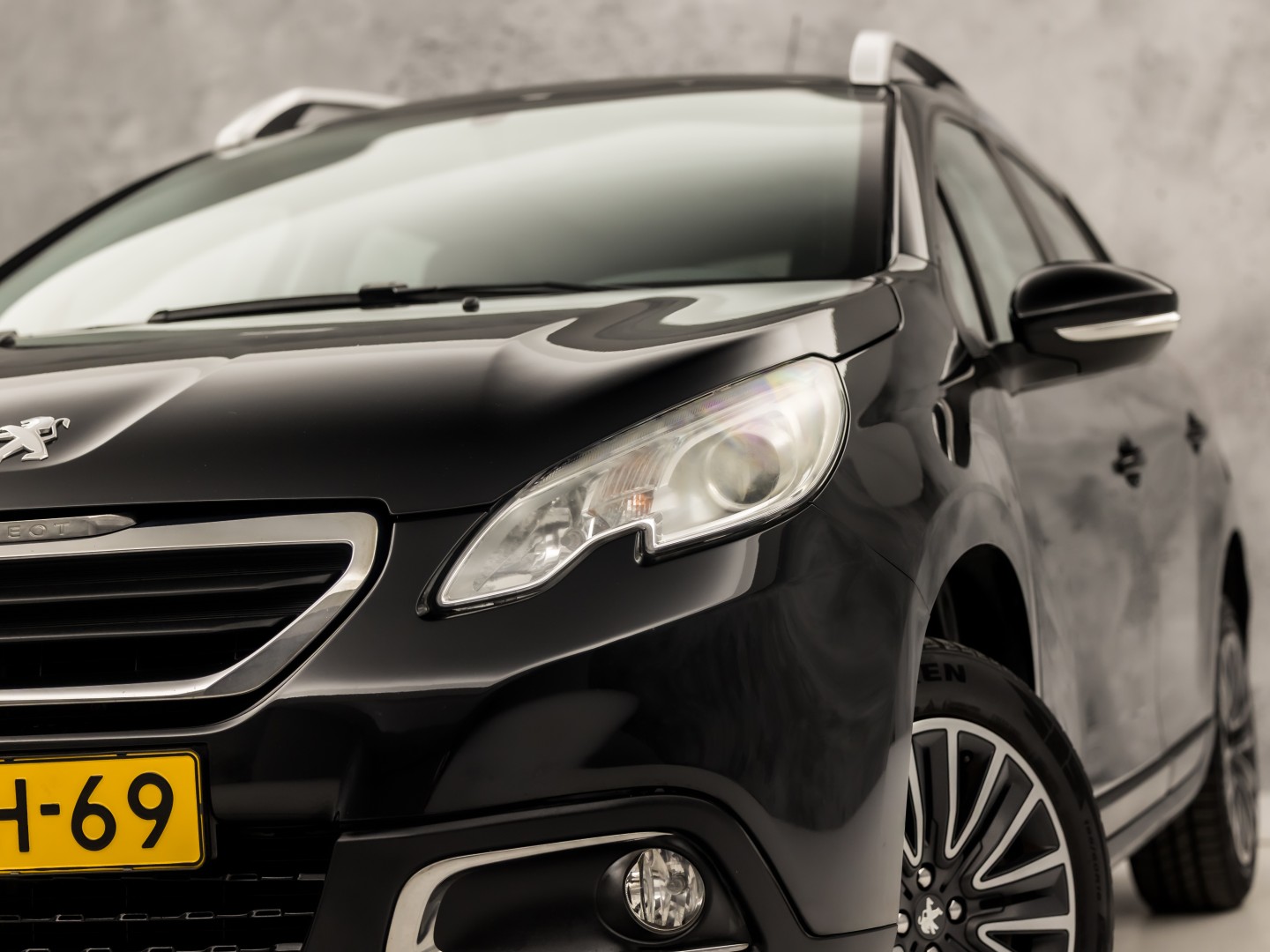 Peugeot 2008 1.2 VTi Sport (PANORAMADAK, NAVIGATIE, PARKEERSENSOREN, SPORTSTOELEN, CRUISE, NIEUWE APK, NIEUWSTAAT)