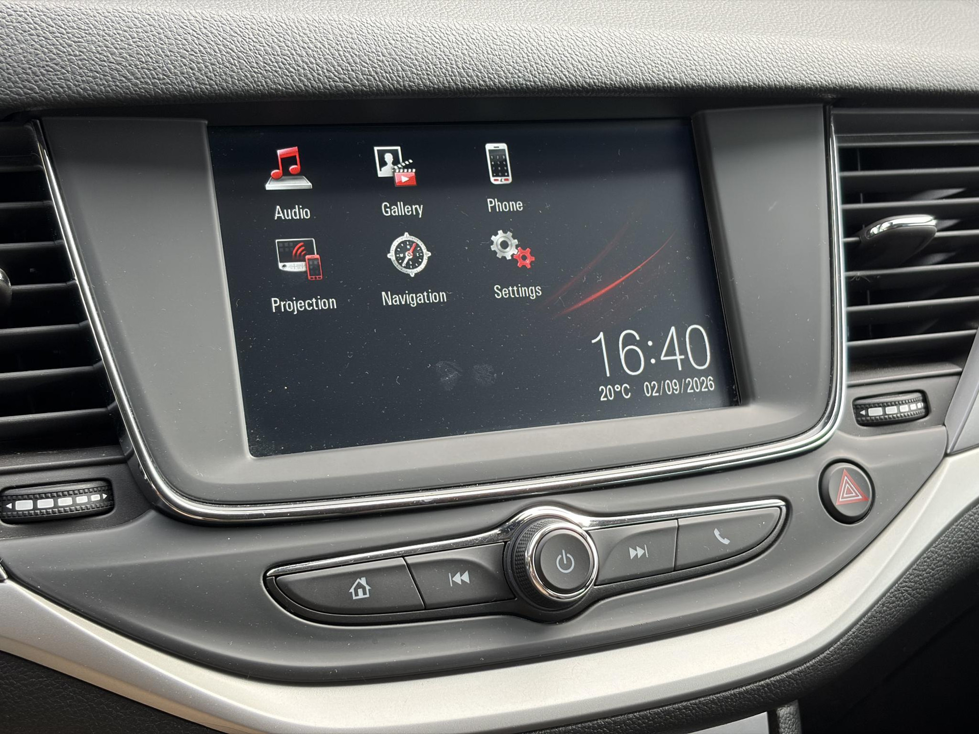 Opel Astra Sports Tourer 1.2 Business Executive ✓1e Eigenaar✓146pk✓Camera✓Trekhaak✓Carplay✓Airco✓Cruise✓Pdc V+A✓Lm velgen✓Comfortstoelen✓6 Bak✓N.A.P✓Nieuwe Apk bij Aflevering