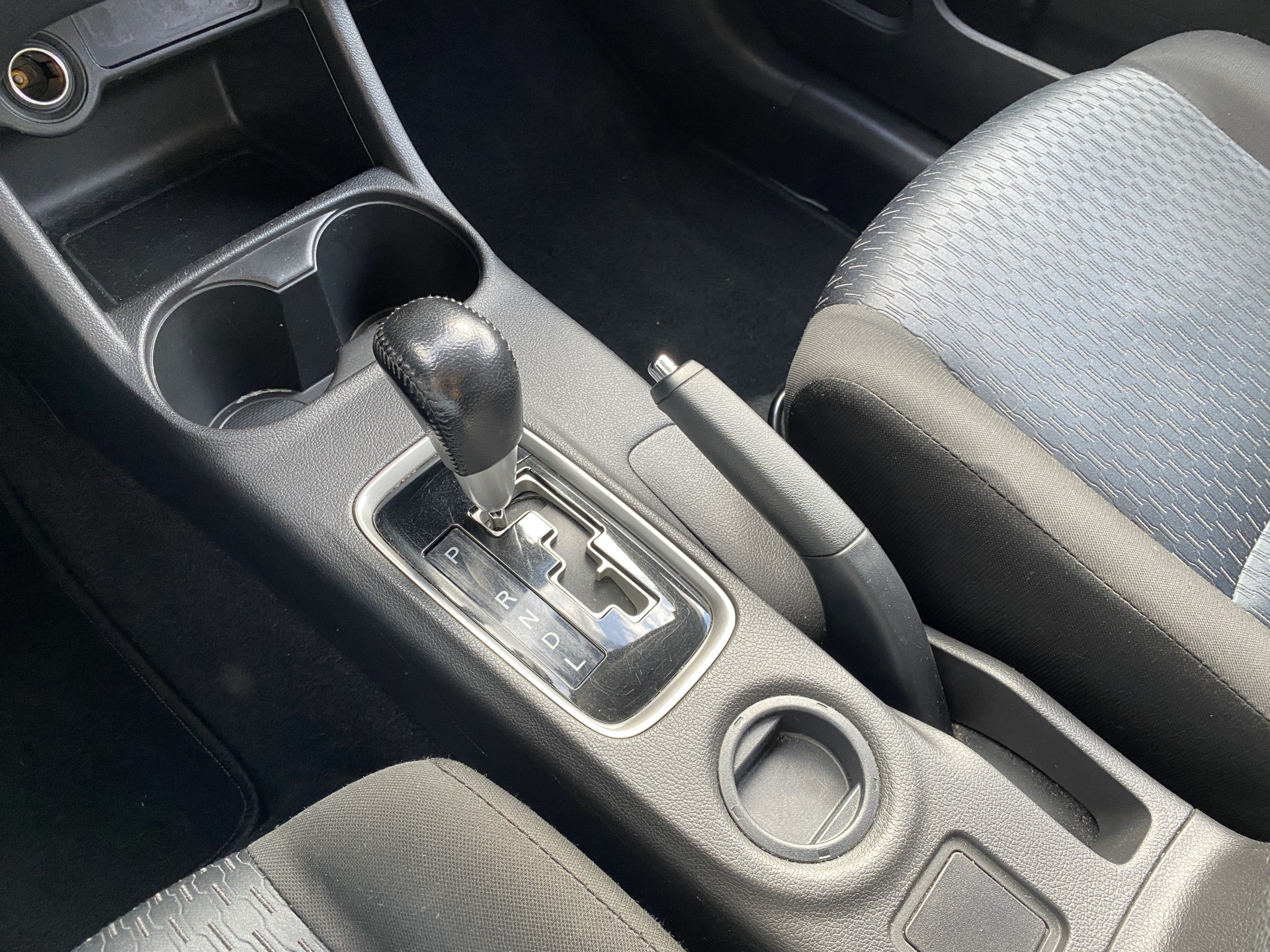 Mitsubishi Outlander 2.0 Intense 150 pk AUT. | dealer onderh. | lichtmetaal 18 inch | trekhaak | cruise control | apple carplay - android