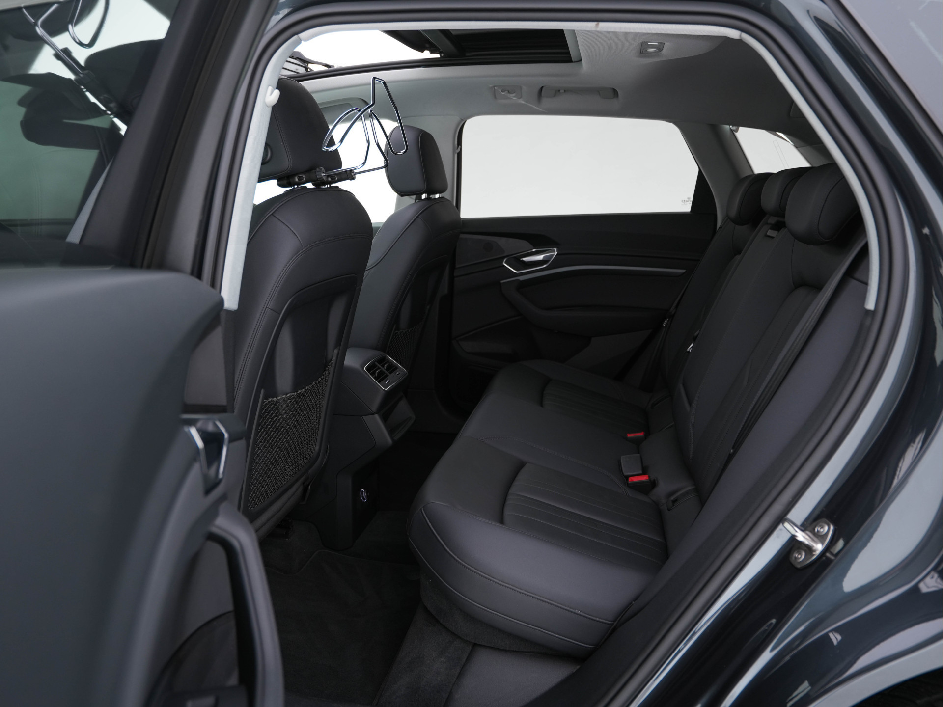 Audi e-tron 50 Quattro Advanced Launch-Edition-Plus [ 3-Fase ] (INCL-BTW) *PANO | DIGI-COCKPIT | LUXURY-LEATHER | FULL-LED | MEMORY-PACK |  KEYLESS | NAVI-FULLMAP | TOWBAR | SHIFT-PADDLES | COMFORT-SEATS | 20"ALU*