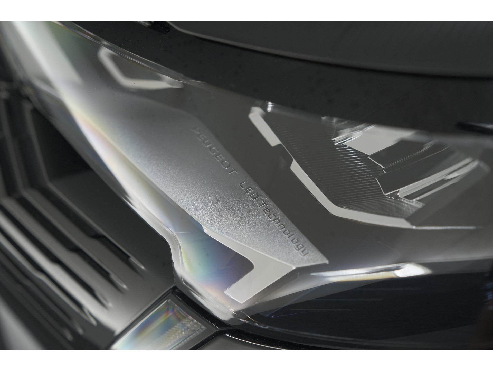 Peugeot 5008 PureTech 130 EAT8 Active Pack Business | 7 Zitplaatsen | Camera | Navigatie | Apple Carplay | Parkeersensoren