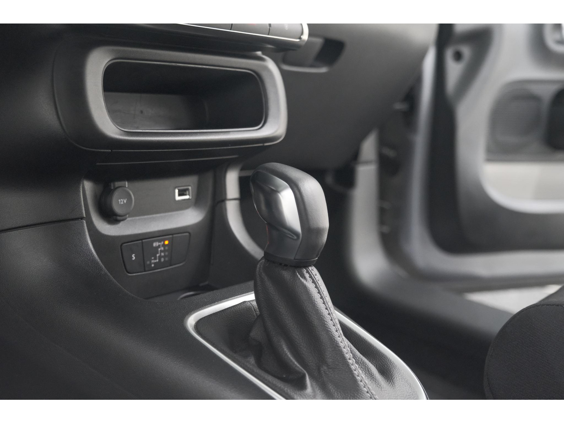 Citroen C3 PureTech 110 EAT6 Max | Parkeersensoren | Apple Carplay | 16 Inch Lichtmetalen Velgen