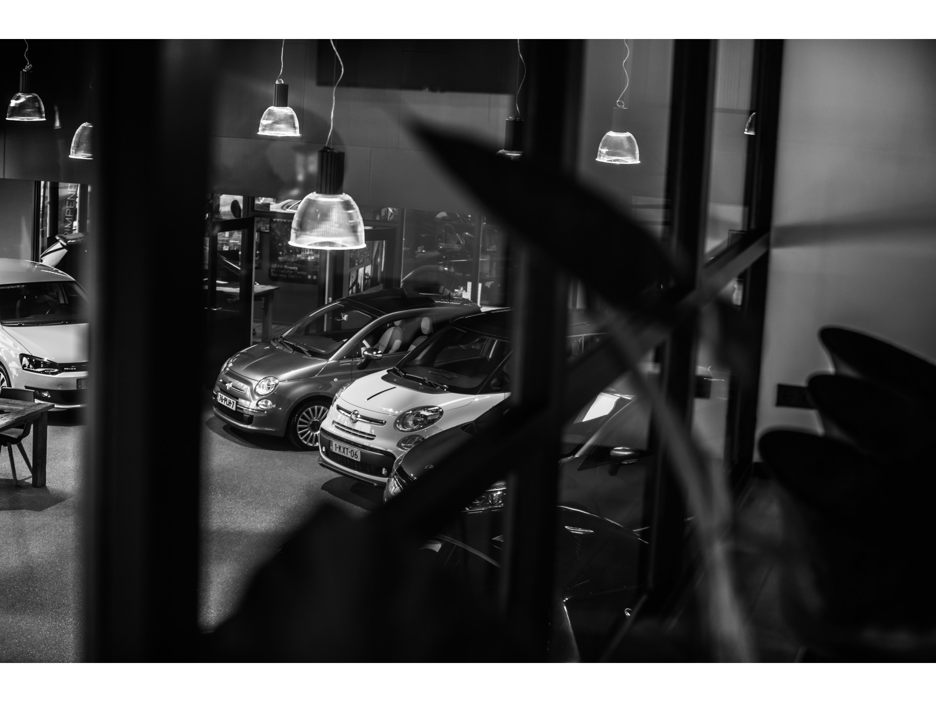 BMW 3 Serie 320i M Sport High Executive 184Pk Automaat (GROOT NAVI, DEALER ONDERHOUDEN, CLIMATE, LEDER, STOELVERWARMING, SPORTSTOELEN, PARKEERSENSOREN, GETINT GLAS, NIEUWSTAAT)