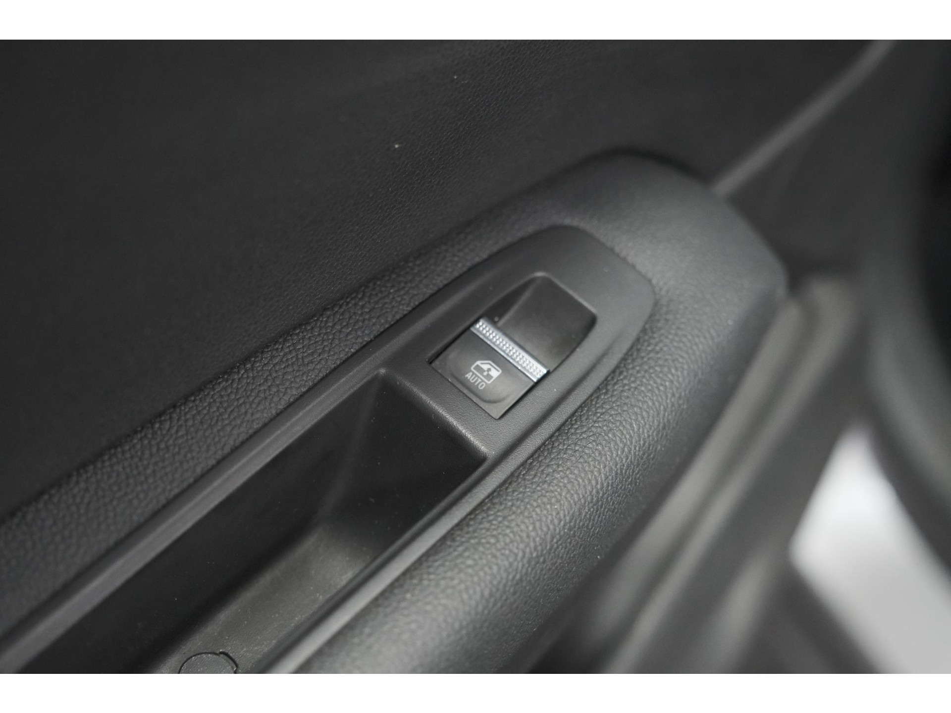 Renault Captur Mild Hybrid 140 EDC Techno | 360 Camera | 9.3 Inch Navigatie | Apple Carplay | 18 Inch Lichtmetalen Velgen