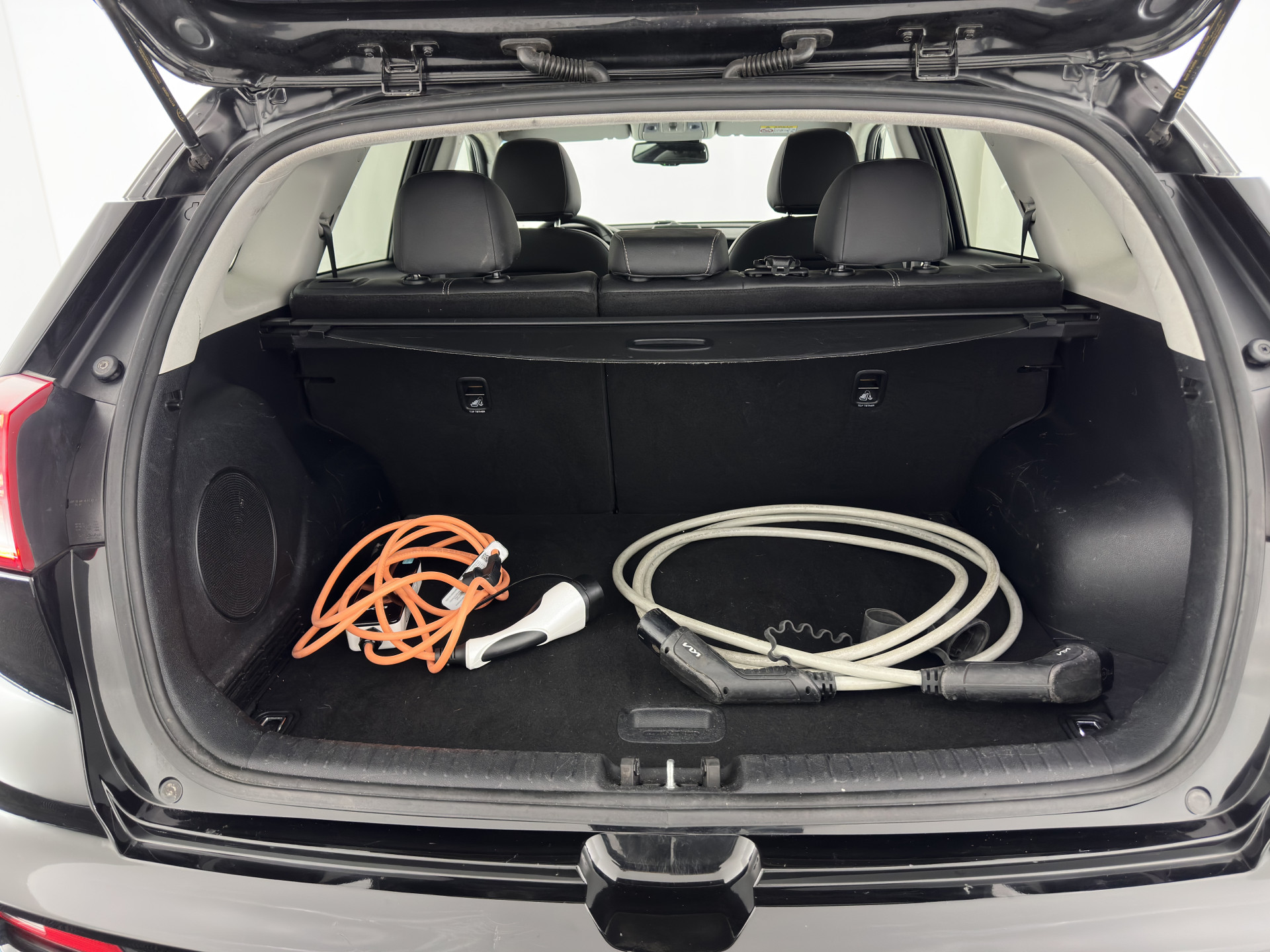 Kia e-Niro ExecutiveLine 64 kWh [ 3-Fase ] {SOH-100%} (INCL-BTW) Aut. *PANO | LEATHER | JBL-AUDIO | FULL-LED | NAVI-FULLMAP | DAB | ADAPTIVE-CRUISE | CAMERA | MEMORY-PACK | LANE-ASSIST | CCS-FASTLOADER | KEYLESS | DIGI-COCKPIT | 17"ALU*