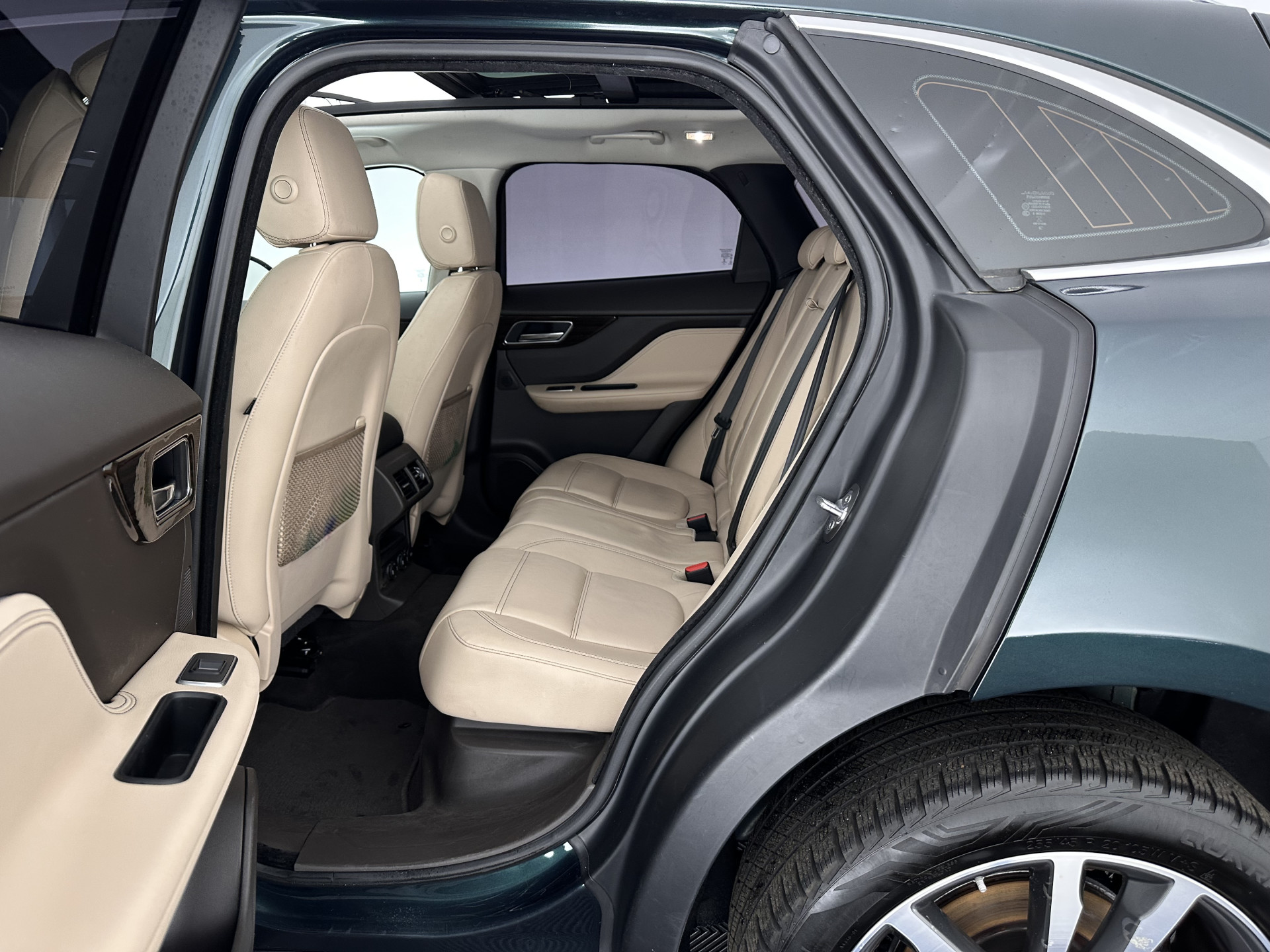 Jaguar F-PACE 2.0 Portfolio AWD 20d Aut. *PANO | DIGI-COCKPIT | XENON | LEATHER | KEYLESS | MERIDIAN-SOUND | NAVI-FULLMAP | ECC | PDC | CRUISE | 19''ALU*