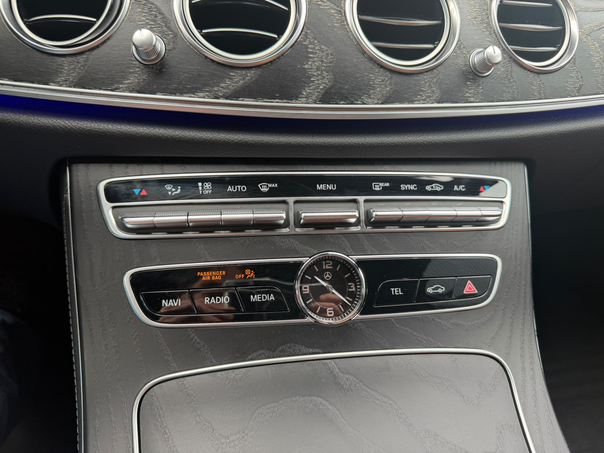 Mercedes-Benz E-klasse Estate 200 Premium 3/6/12 MND GARANTIE  | AUTOMAAT | NIEUWE APK | LEDER | PDC | NAVI | CRUISE |