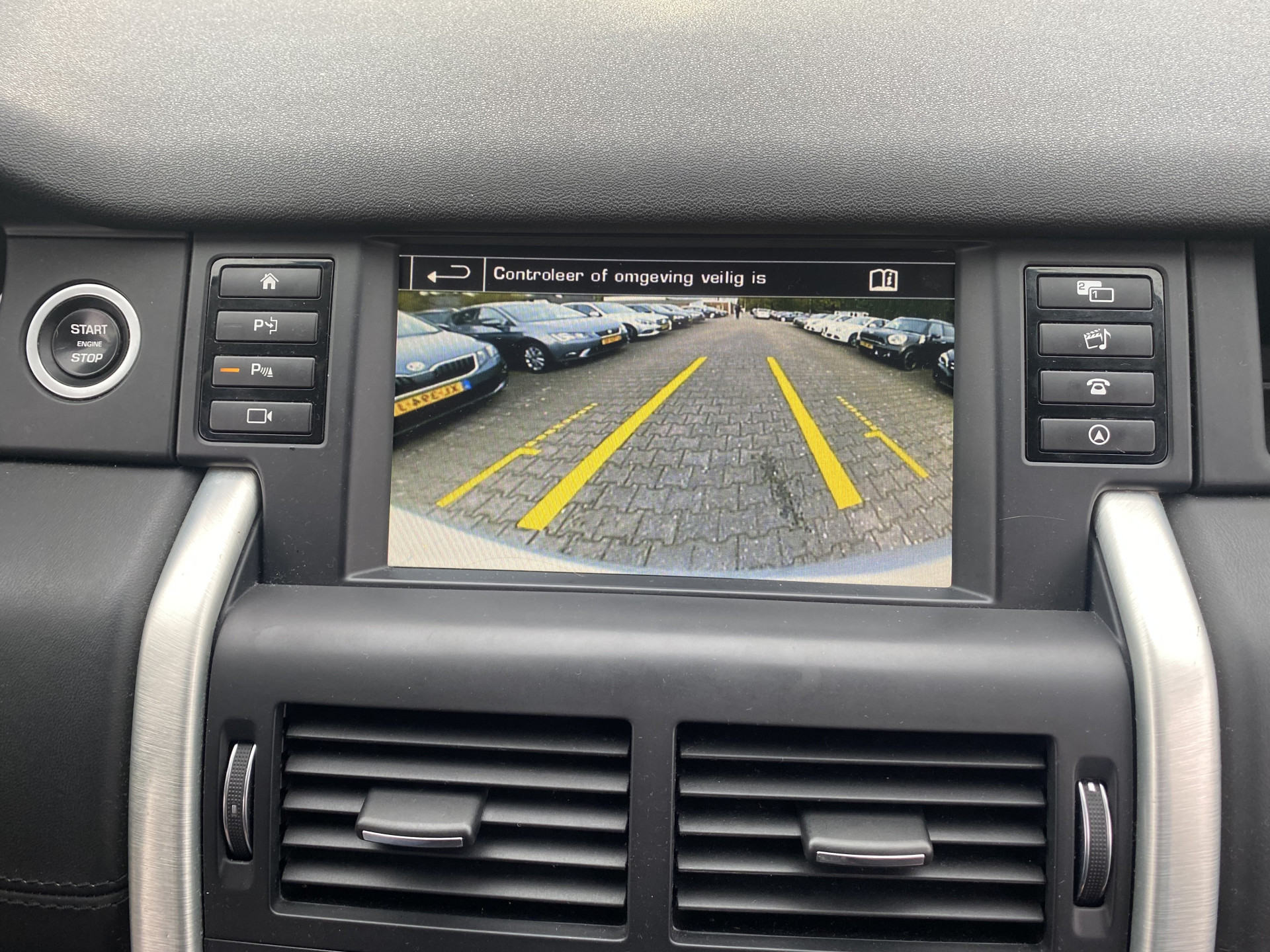 Land Rover Discovery Sport 2.0 TD4 HSE Luxury AWD [⚠️] *NAVI-FULLMAP | BI-XENON | LEATHER | MERIDIAN-SURROUND | CAMERA | ECC | PDC | CRUISE | LANE-ASSIST | MEMORY-PACK | PRIVACY-GLASS | TOWBAR | HEATED-COMFORTSEATS | LANE-ASSIST | 19"ALU*