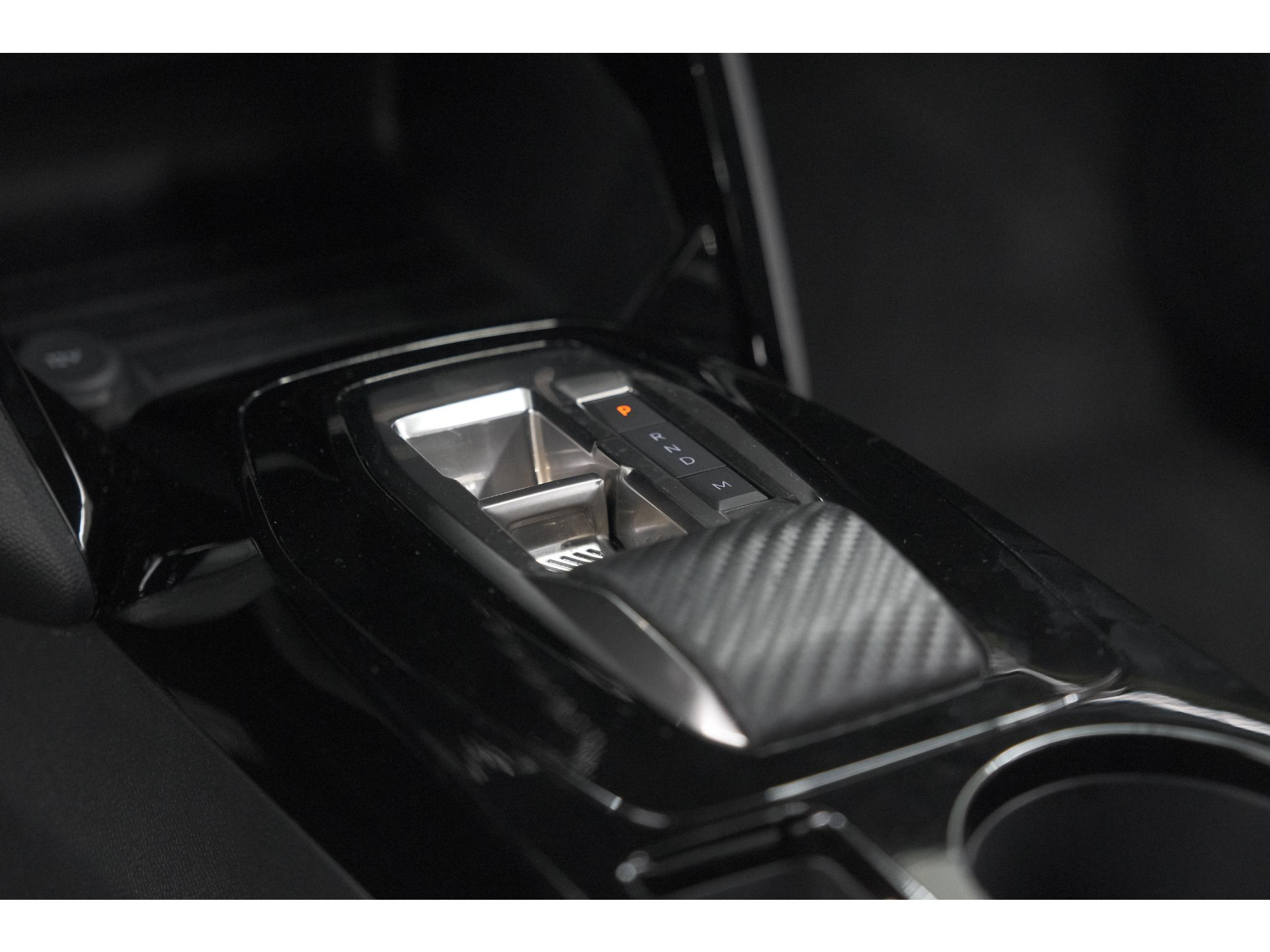 Peugeot 2008 PureTech 130 EAT8 GT | Camera | Parkeersensoren | Apple Carplay