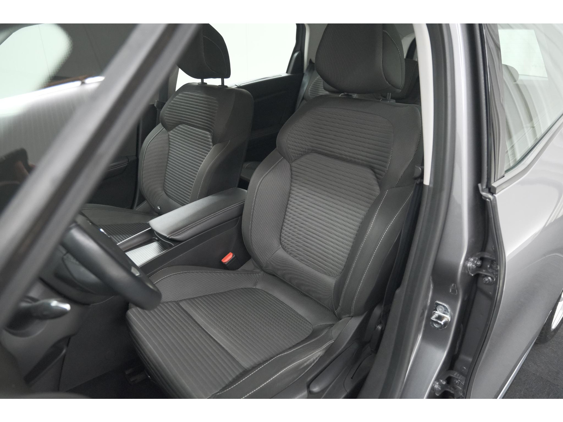 Renault Grand Scénic 1.3 Intens TCe 140 EDC | 7 Zitplaatsen | Apple Carplay | Camera | Parkeersensoren voor + achter