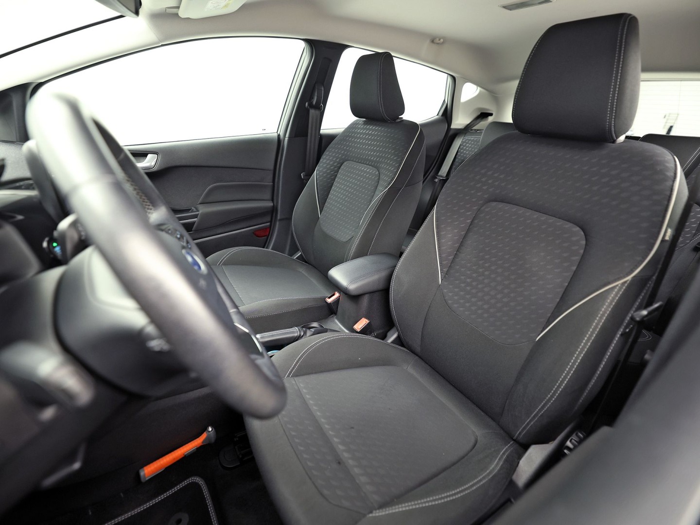 Ford Fiesta 1.0 EcoBoost Titanium Sport (APPLE CARPLAY, GROOT NAVI, CLIMATE, CAMERA, SPORTSTOELEN, ADAPTIVE CRUISE, KEYLESS, PARKEERSENSOREN, NIEUWSTAAT)