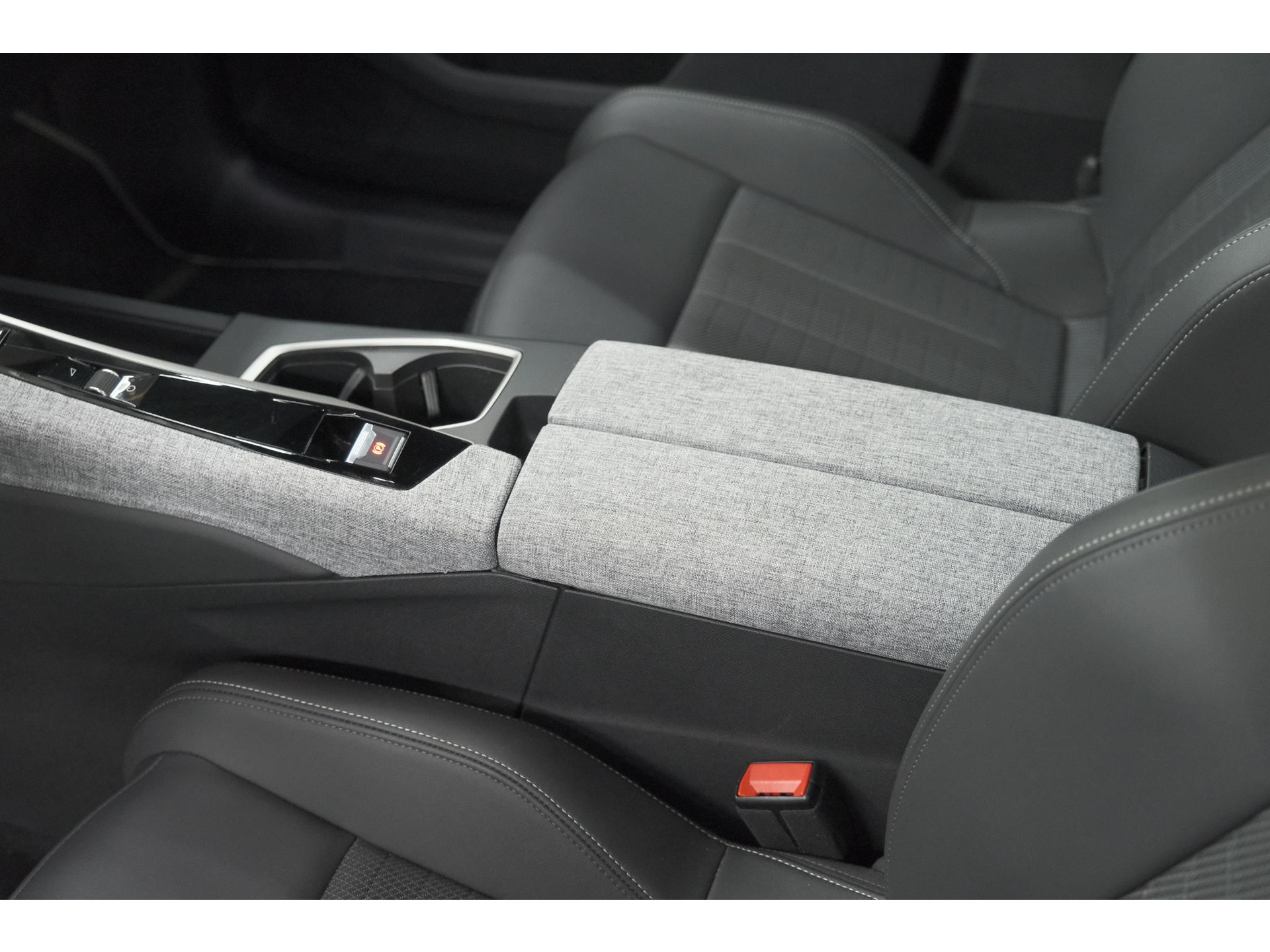 Peugeot 5008 1.2 Hybrid 136 GT 7p | Adaptieve Cruise Control | Camera | Elektrische Kofferklep | Stoelverwarming