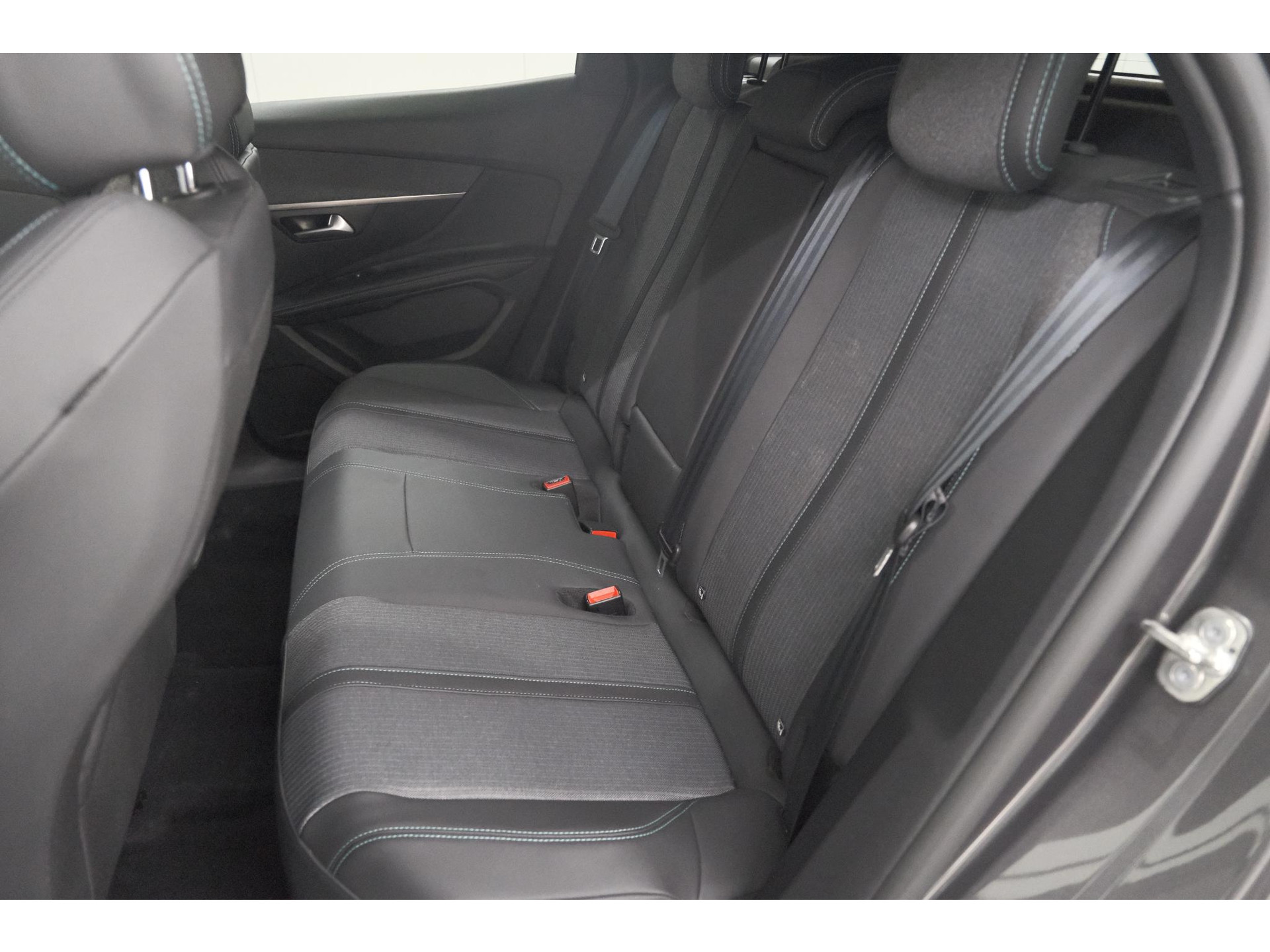 Peugeot 3008 1.6 HYbrid 225 Allure | Camera | Dodehoekdetectie | Navigatie | Apple Carplay
